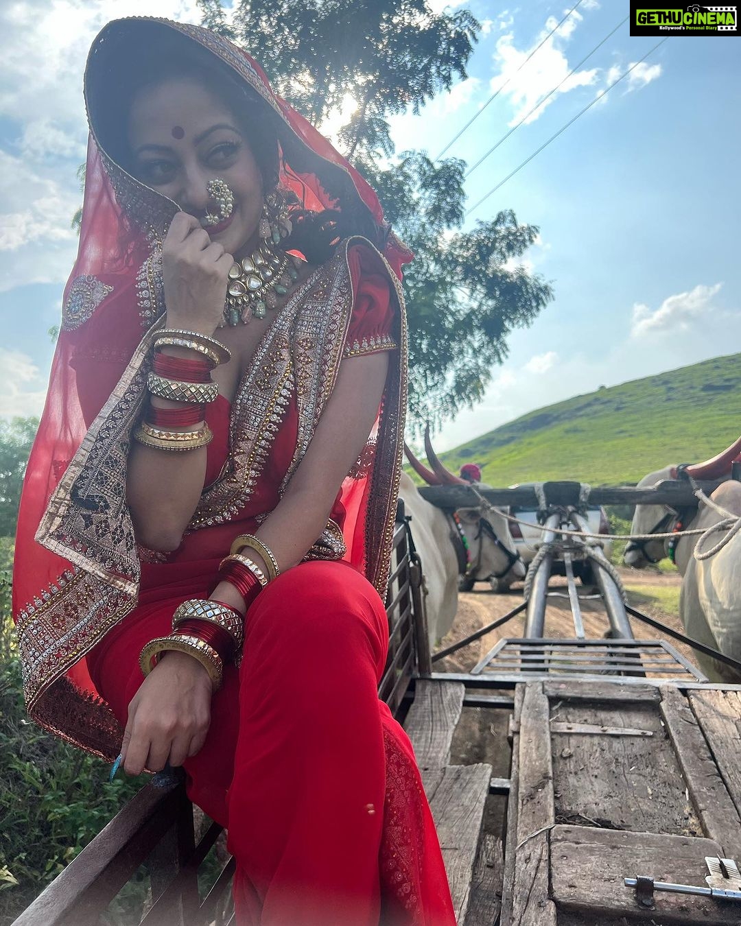 Manasi Naik Instagram - आयुष्य एकच ☝आहे पण , त्याला चांगल्या 👌प्रकारे जगलं ना तर एकचं खूप 💫आहे…😇 Thank you Universe 💫 I will Not Give Up Growing Glowing And Healing ❤️🩹 #ManasiNaik #Actor #Performer #Beingme #OnMyOwn #Beauty #OOTD #fashionstyle #MyStyle #Secret #grattitude #Happy #survivor #Growing #Glowing #WorkingHard #WatchMeGrow #ThankYou #SelfRealisation #survivor #Cultured #Morals #Focused #mentalhealthawareness #MentalPeace #NewDreams #NeverGiveUp #newbeginnings 🧿 #CatMomOf12