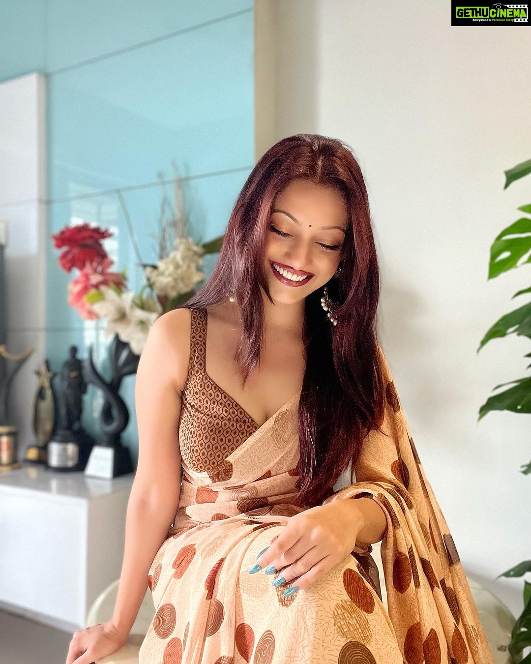 Manasi Naik Instagram - “I don’t have time, energy, or interest in hating the haters; I’m too busy loving ❤️ the lovers.” — Steve Marabou Thank you Universe 💫 I will Not Give Up Growing Glowing And Healing ❤️🩹 #ManasiNaik #Actor #Performer #Beingme #OnMyOwn #Beauty #OOTD #fashionstyle #MyStyle #Secret #grattitude #Happy #survivor #Growing #Glowing #WorkingHard #WatchMeGrow #ThankYou #SelfRealisation #survivor #Cultured #Morals #Focused #mentalhealthawareness #MentalPeace #NewDreams #NeverGiveUp #newbeginnings 🧿 #CatMomOf12