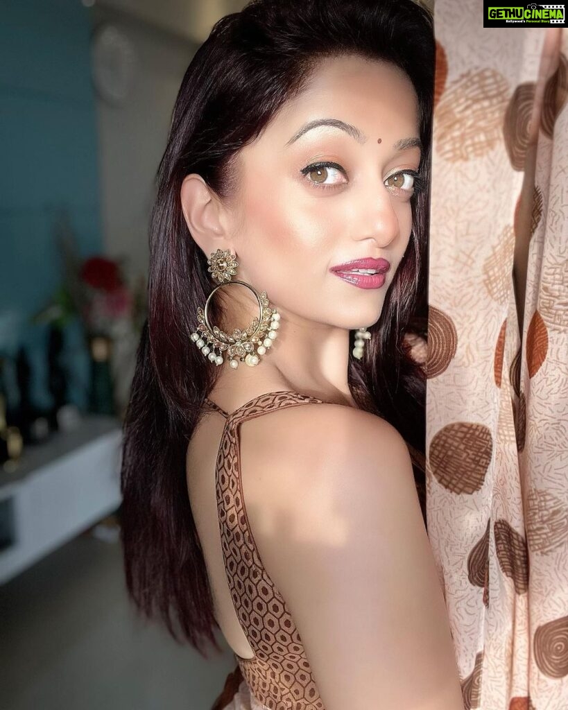 Manasi Naik Instagram - “I don’t have time, energy, or interest in hating the haters; I’m too busy loving ❤️ the lovers.” — Steve Marabou Thank you Universe 💫 I will Not Give Up Growing Glowing And Healing ❤️‍🩹 #ManasiNaik #Actor #Performer #Beingme #OnMyOwn #Beauty #OOTD #fashionstyle #MyStyle #Secret #grattitude #Happy #survivor #Growing #Glowing #WorkingHard #WatchMeGrow #ThankYou #SelfRealisation #survivor #Cultured #Morals #Focused #mentalhealthawareness #MentalPeace #NewDreams #NeverGiveUp #newbeginnings 🧿 #CatMomOf12