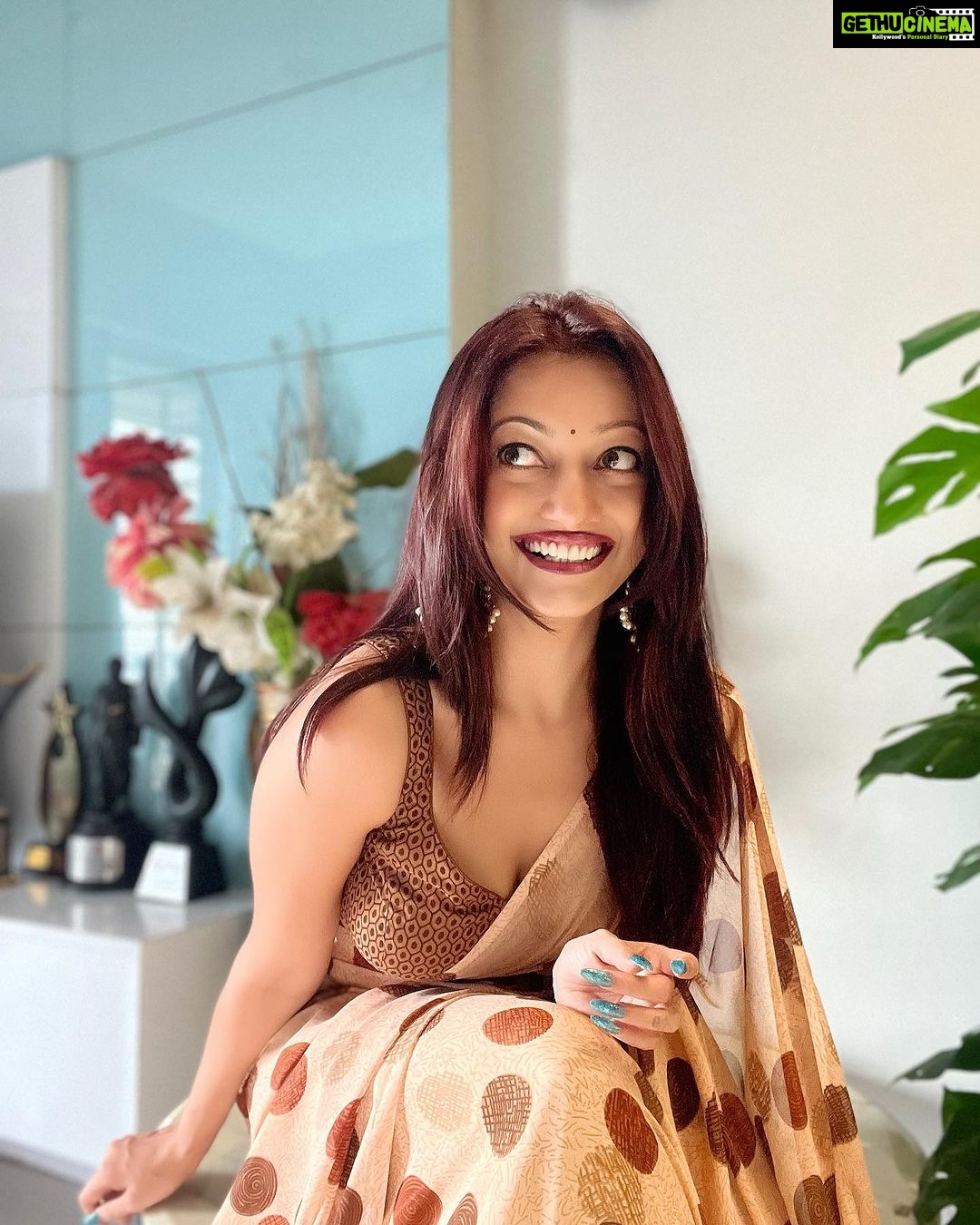 Manasi Naik Instagram - “I don’t have time, energy, or interest in hating the haters; I’m too busy loving ❤️ the lovers.” — Steve Marabou Thank you Universe 💫 I will Not Give Up Growing Glowing And Healing ❤️🩹 #ManasiNaik #Actor #Performer #Beingme #OnMyOwn #Beauty #OOTD #fashionstyle #MyStyle #Secret #grattitude #Happy #survivor #Growing #Glowing #WorkingHard #WatchMeGrow #ThankYou #SelfRealisation #survivor #Cultured #Morals #Focused #mentalhealthawareness #MentalPeace #NewDreams #NeverGiveUp #newbeginnings 🧿 #CatMomOf12