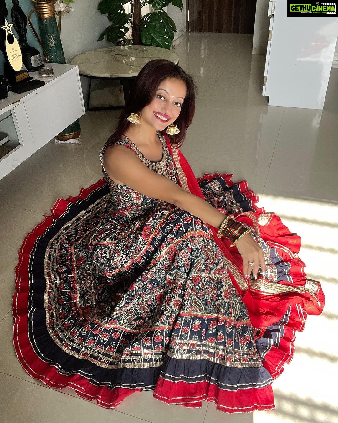 Manasi Naik Instagram - ढाई अक्षर की बात कहने में कितनी तकलीफ उठा रखी है, तूने आँखों में छिपा रखी है मैंने होंठो पे दबा रखी है…❤️ Thank you Universe 💫 I will Not Give Up Growing Glowing And Healing ❤️🩹 #ManasiNaik #Actor #Performer #Beingme #OnMyOwn #Beauty #OOTD #fashionstyle #MyStyle #Secret #grattitude #Happy #survivor #Growing #Glowing #WorkingHard #WatchMeGrow #ThankYou #SelfRealisation #survivor #Cultured #Morals #Focused #mentalhealthawareness #MentalPeace #NewDreams #NeverGiveUp #newbeginnings 🧿 #CatMomOf12