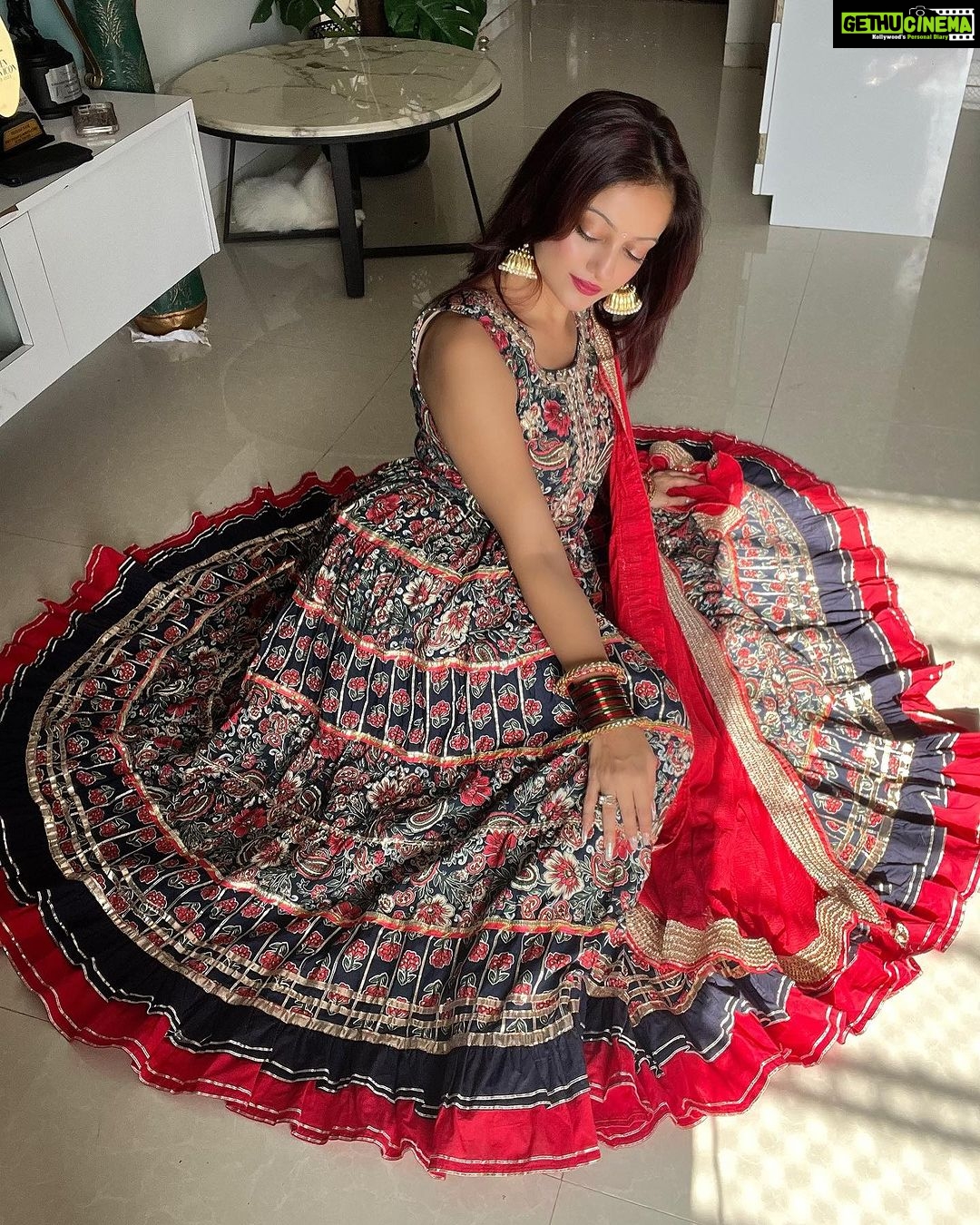Manasi Naik Instagram - ढाई अक्षर की बात कहने में कितनी तकलीफ उठा रखी है, तूने आँखों में छिपा रखी है मैंने होंठो पे दबा रखी है…❤️ Thank you Universe 💫 I will Not Give Up Growing Glowing And Healing ❤️🩹 #ManasiNaik #Actor #Performer #Beingme #OnMyOwn #Beauty #OOTD #fashionstyle #MyStyle #Secret #grattitude #Happy #survivor #Growing #Glowing #WorkingHard #WatchMeGrow #ThankYou #SelfRealisation #survivor #Cultured #Morals #Focused #mentalhealthawareness #MentalPeace #NewDreams #NeverGiveUp #newbeginnings 🧿 #CatMomOf12