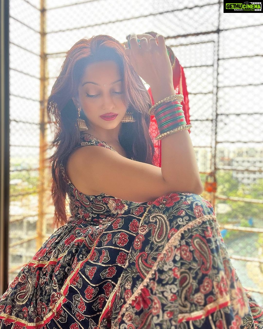 Manasi Naik Instagram - ढाई अक्षर की बात कहने में कितनी तकलीफ उठा रखी है, तूने आँखों में छिपा रखी है मैंने होंठो पे दबा रखी है…❤️ Thank you Universe 💫 I will Not Give Up Growing Glowing And Healing ❤️🩹 #ManasiNaik #Actor #Performer #Beingme #OnMyOwn #Beauty #OOTD #fashionstyle #MyStyle #Secret #grattitude #Happy #survivor #Growing #Glowing #WorkingHard #WatchMeGrow #ThankYou #SelfRealisation #survivor #Cultured #Morals #Focused #mentalhealthawareness #MentalPeace #NewDreams #NeverGiveUp #newbeginnings 🧿 #CatMomOf12