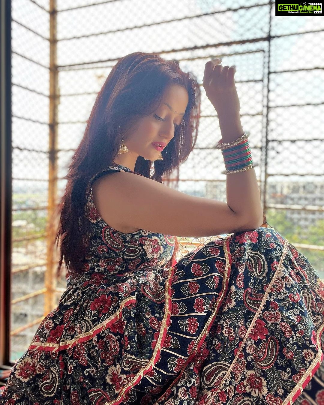 Manasi Naik Instagram - ढाई अक्षर की बात कहने में कितनी तकलीफ उठा रखी है, तूने आँखों में छिपा रखी है मैंने होंठो पे दबा रखी है…❤️ Thank you Universe 💫 I will Not Give Up Growing Glowing And Healing ❤️🩹 #ManasiNaik #Actor #Performer #Beingme #OnMyOwn #Beauty #OOTD #fashionstyle #MyStyle #Secret #grattitude #Happy #survivor #Growing #Glowing #WorkingHard #WatchMeGrow #ThankYou #SelfRealisation #survivor #Cultured #Morals #Focused #mentalhealthawareness #MentalPeace #NewDreams #NeverGiveUp #newbeginnings 🧿 #CatMomOf12