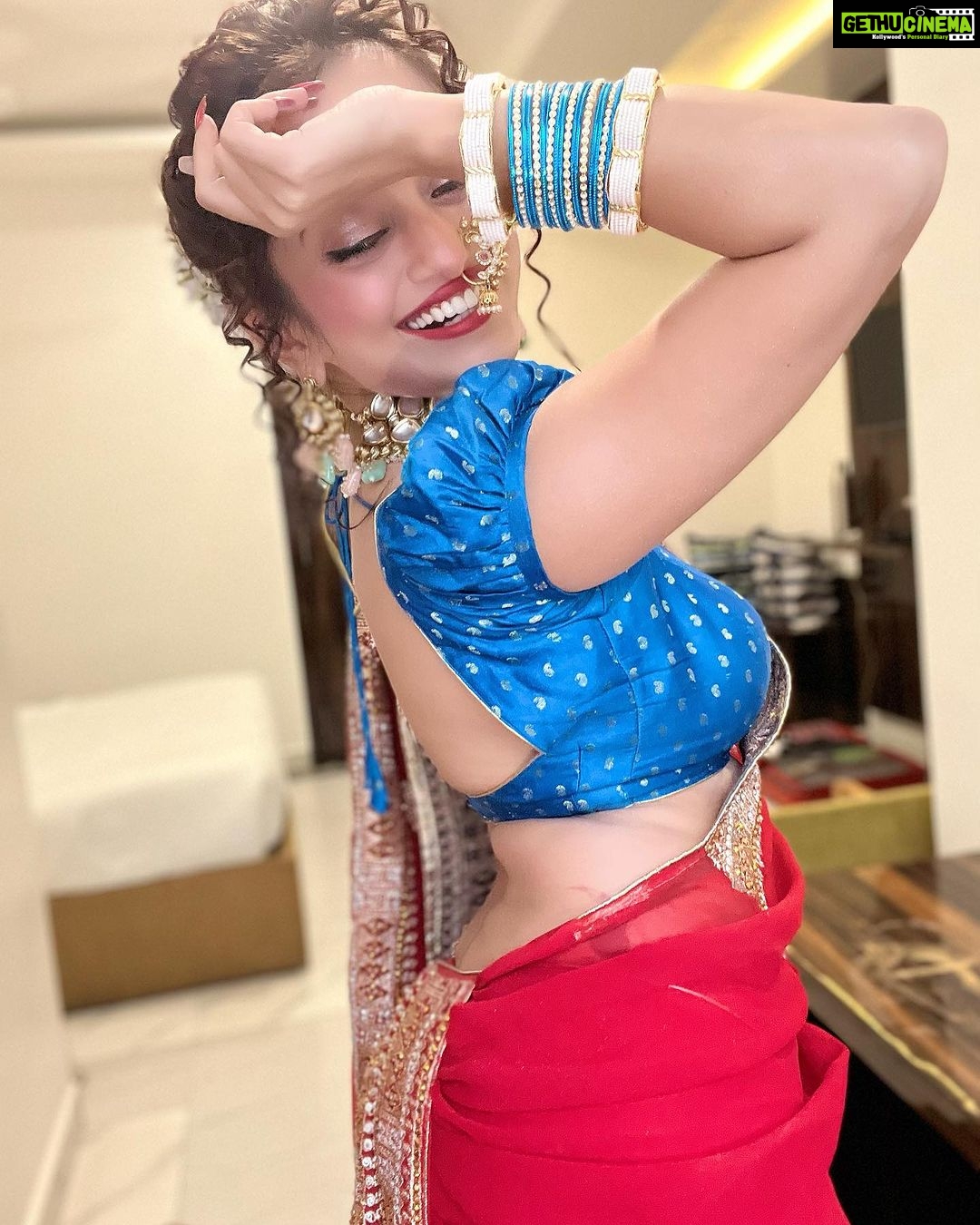 Manasi Naik Instagram - ज़रा सा हक़ जताना तुम भी सीख लो अगर इश्क़ है तो बताना सीख लो ❤️🙈 Thank you Universe 💫 I will Not Give Up Growing Glowing And Healing ❤️🩹 #ManasiNaik #Actor #Performer #Beingme #OnMyOwn #Beauty #OOTD #fashionstyle #MyStyle #Secret #grattitude #Happy #survivor #Growing #Glowing #WorkingHard #WatchMeGrow #ThankYou #SelfRealisation #survivor #Cultured #Morals #Focused #mentalhealthawareness #MentalPeace #NewDreams #NeverGiveUp #newbeginnings 🧿 #CatMomOf12