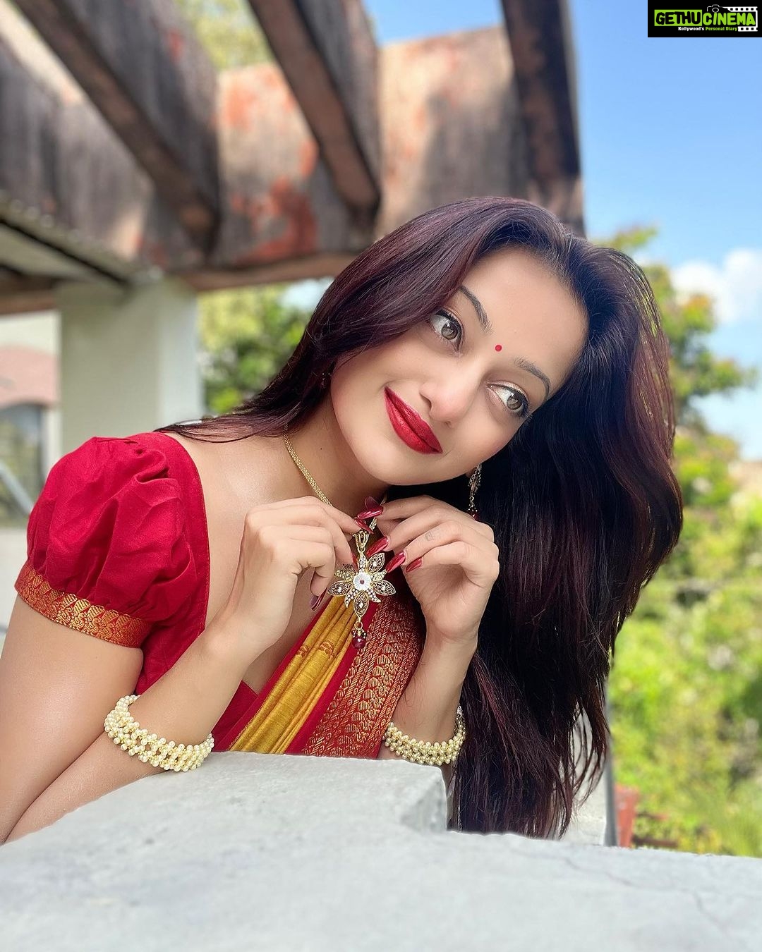 Manasi Naik Instagram - Sorry Heart 🫀,This Time Im listening to my Brain 🧠 🚨⚖️🫶🏻❤️ With Love, M. Saree by 🎀 @saraswati_paithani2512 💛 Thank you for making me feel so special like always🎀 Place your order Now 💛 Thank you Universe 💫 I will Not Give Up Growing Glowing And Healing ❤️🩹 #ManasiNaik #Actor #Performer #Beingme #OnMyOwn #Beauty #OOTD #fashionstyle #MyStyle #Secret #grattitude #Happy #survivor #Growing #Glowing #WorkingHard #WatchMeGrow #ThankYou #SelfRealisation #survivor #Cultured #Morals #Focused #mentalhealthawareness #MentalPeace #NewDreams #NeverGiveUp #newbeginnings 🧿 #CatMomOf12