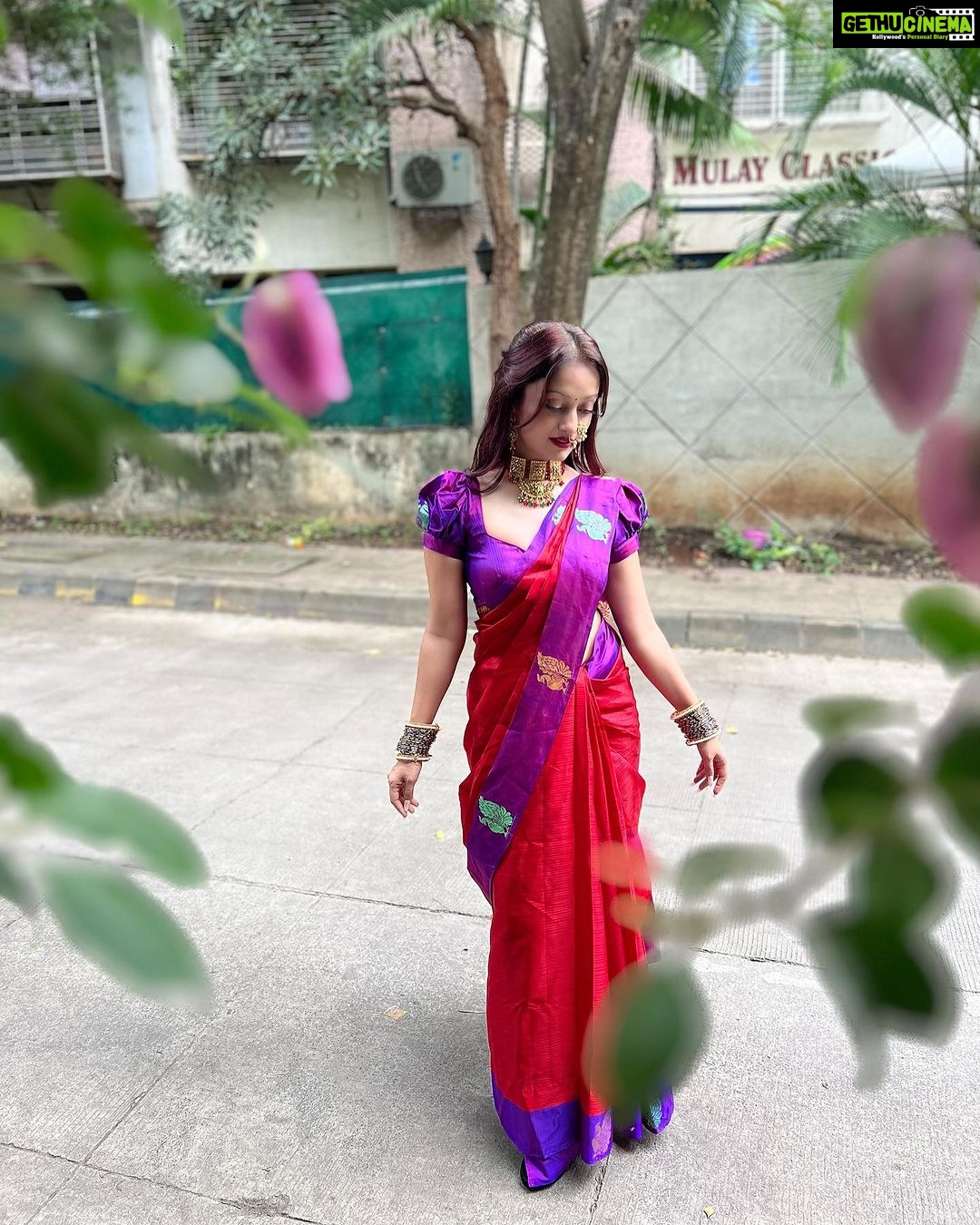 Manasi Naik Instagram - Them : What do u Find attractive nowadays? Le me : Self-Awareness, Boundaries, Emotional Maturity, Respect, Honesty, Clear Communication, Transparency, Compassion, Vulnerability, Authenticity and Loyalty. Thank you Universe 💫 I will Not Give Up Growing Glowing And Healing ❤️🩹 #ManasiNaik #Actor #Performer #Beingme #OnMyOwn #Beauty #OOTD #fashionstyle #MyStyle #Secret #grattitude #Happy #survivor #Growing #Glowing #WorkingHard #WatchMeGrow #ThankYou #SelfRealisation #survivor #Cultured #Morals #Focused #mentalhealthawareness #MentalPeace #NewDreams #NeverGiveUp #newbeginnings 🧿 #CatMomOf12