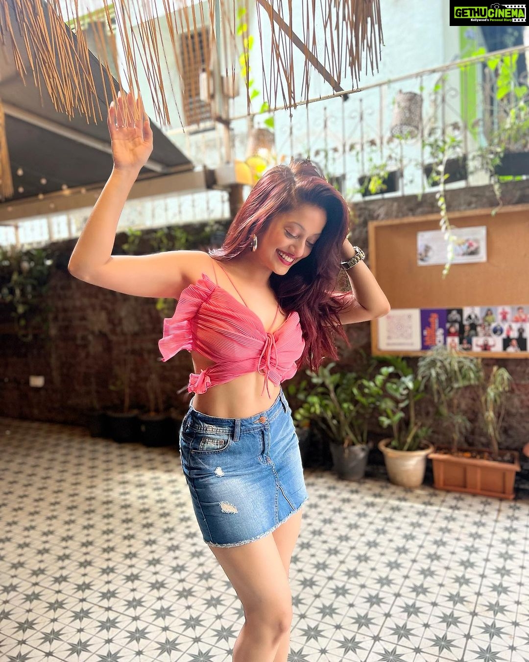 Manasi Naik Instagram - When you begin to awaken, layers will be Shed, You may experience Rage, Depression, Anxiety, Fear etc RIDE THE WAVE 🌊 Allow these things to exit your system, because your illusion Self (ego) is being shed so your True Self (spirit) can Thrive! EMBRACE THE TRANSITION 💕 Thank you Universe 💫 I will Not Give Up Growing Glowing And Healing ❤️🩹 #ManasiNaik #Actor #Performer #Beingme #OnMyOwn #Beauty #OOTD #fashionstyle #MyStyle #Secret #grattitude #Happy #survivor #Growing #Glowing #WorkingHard #WatchMeGrow #ThankYou #SelfRealisation #survivor #Cultured #Morals #Focused #mentalhealthawareness #MentalPeace #NewDreams #NeverGiveUp #newbeginnings 🧿 #CatMomOf12
