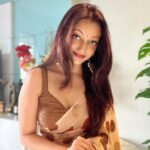 Manasi Naik Instagram - “I don’t have time, energy, or interest in hating the haters; I’m too busy loving ❤️ the lovers.” — Steve Marabou Thank you Universe 💫 I will Not Give Up Growing Glowing And Healing ❤️‍🩹 #ManasiNaik #Actor #Performer #Beingme #OnMyOwn #Beauty #OOTD #fashionstyle #MyStyle #Secret #grattitude #Happy #survivor #Growing #Glowing #WorkingHard #WatchMeGrow #ThankYou #SelfRealisation #survivor #Cultured #Morals #Focused #mentalhealthawareness #MentalPeace #NewDreams #NeverGiveUp #newbeginnings 🧿 #CatMomOf12