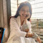 Manasi Naik Instagram - 💌 Thank you Universe 💫 I will Not Give Up Growing Glowing And Healing ❤️‍🩹 #ManasiNaik #Actor #Performer #Beingme #OnMyOwn #Beauty #OOTD #fashionstyle #MyStyle #Secret #grattitude #Happy #survivor #Growing #Glowing #WorkingHard #WatchMeGrow #ThankYou #SelfRealisation #survivor #Cultured #Morals #Focused #mentalhealthawareness #MentalPeace #NewDreams #NeverGiveUp #newbeginnings 🧿 #CatMomOf12