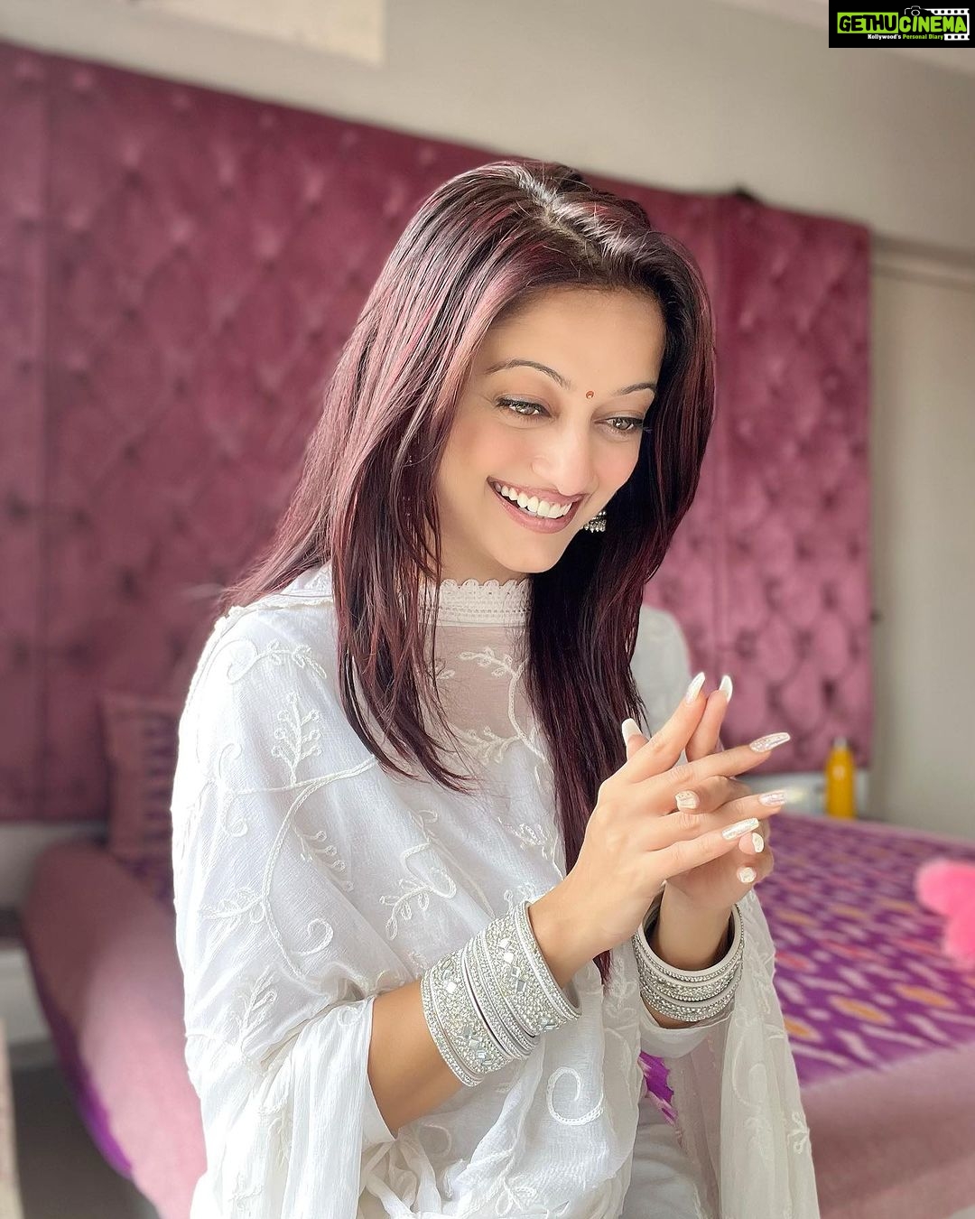 Manasi Naik Instagram - 💌 Thank you Universe 💫 I will Not Give Up Growing Glowing And Healing ❤️🩹 #ManasiNaik #Actor #Performer #Beingme #OnMyOwn #Beauty #OOTD #fashionstyle #MyStyle #Secret #grattitude #Happy #survivor #Growing #Glowing #WorkingHard #WatchMeGrow #ThankYou #SelfRealisation #survivor #Cultured #Morals #Focused #mentalhealthawareness #MentalPeace #NewDreams #NeverGiveUp #newbeginnings 🧿 #CatMomOf12