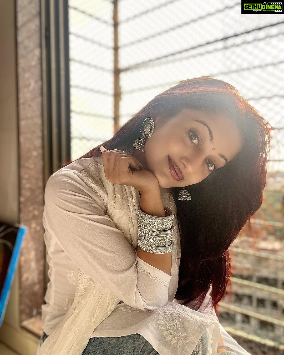 Manasi Naik Instagram - 💌 Thank you Universe 💫 I will Not Give Up Growing Glowing And Healing ❤️🩹 #ManasiNaik #Actor #Performer #Beingme #OnMyOwn #Beauty #OOTD #fashionstyle #MyStyle #Secret #grattitude #Happy #survivor #Growing #Glowing #WorkingHard #WatchMeGrow #ThankYou #SelfRealisation #survivor #Cultured #Morals #Focused #mentalhealthawareness #MentalPeace #NewDreams #NeverGiveUp #newbeginnings 🧿 #CatMomOf12