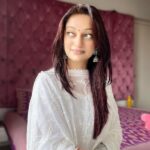 Manasi Naik Instagram - 💌 Thank you Universe 💫 I will Not Give Up Growing Glowing And Healing ❤️‍🩹 #ManasiNaik #Actor #Performer #Beingme #OnMyOwn #Beauty #OOTD #fashionstyle #MyStyle #Secret #grattitude #Happy #survivor #Growing #Glowing #WorkingHard #WatchMeGrow #ThankYou #SelfRealisation #survivor #Cultured #Morals #Focused #mentalhealthawareness #MentalPeace #NewDreams #NeverGiveUp #newbeginnings 🧿 #CatMomOf12