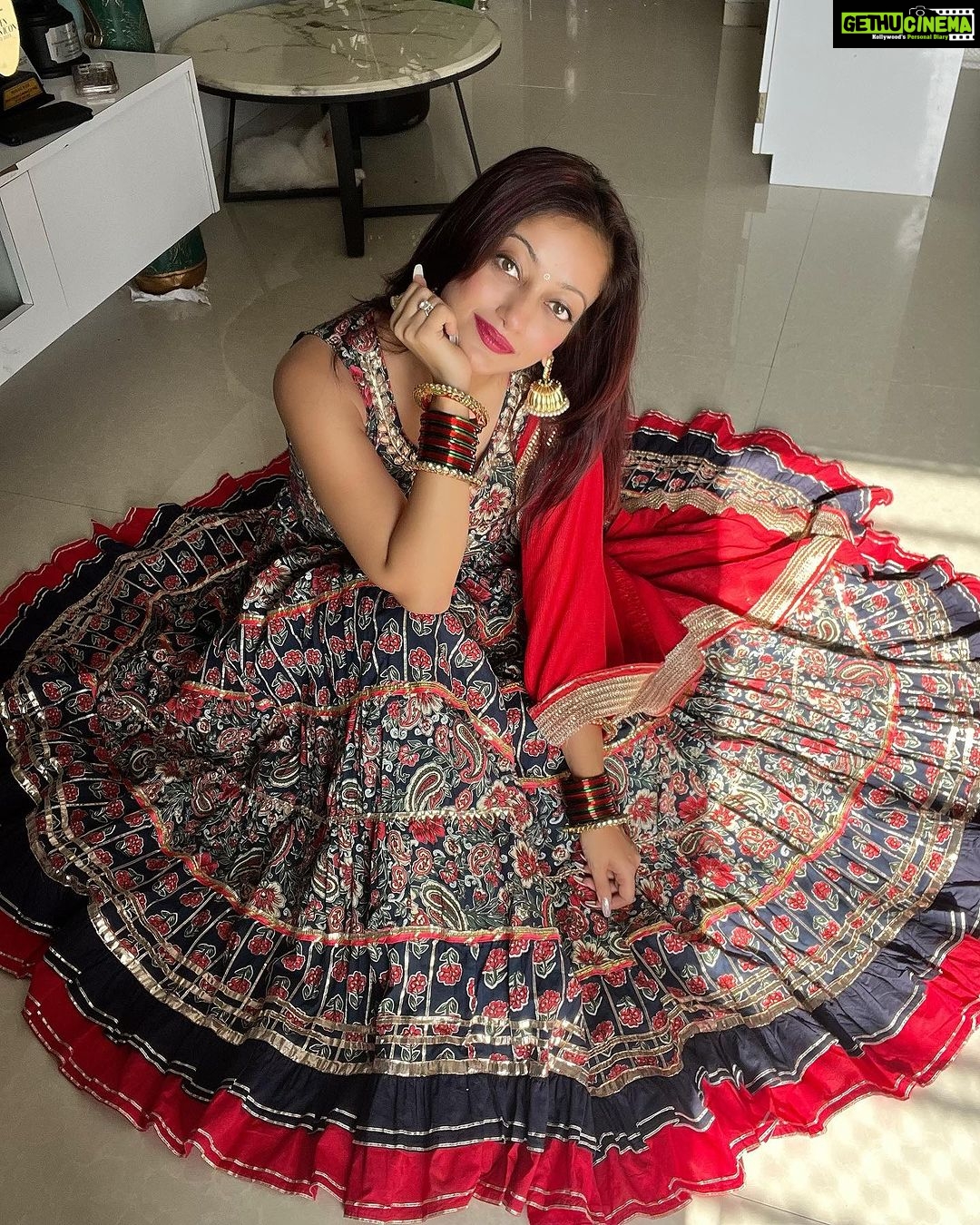 Manasi Naik Instagram - ढाई अक्षर की बात कहने में कितनी तकलीफ उठा रखी है, तूने आँखों में छिपा रखी है मैंने होंठो पे दबा रखी है…❤️ Thank you Universe 💫 I will Not Give Up Growing Glowing And Healing ❤️🩹 #ManasiNaik #Actor #Performer #Beingme #OnMyOwn #Beauty #OOTD #fashionstyle #MyStyle #Secret #grattitude #Happy #survivor #Growing #Glowing #WorkingHard #WatchMeGrow #ThankYou #SelfRealisation #survivor #Cultured #Morals #Focused #mentalhealthawareness #MentalPeace #NewDreams #NeverGiveUp #newbeginnings 🧿 #CatMomOf12