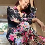 Manasi Naik Instagram - You can spend minutes, hours, days, weeks, or even months over-analyzing a situation; trying to put the pieces together, justifying what could’ve, would’ve happened…OR you can just leave the pieces on the floor and move on…🦄 Kuch der Aur …⏳ Thank you Universe 💫 I will Not Give Up Growing Glowing And Healing ❤️‍🩹 #ManasiNaik #Actor #Performer #Beingme #OnMyOwn #Beauty #OOTD #fashionstyle #MyStyle #Secret #grattitude #Happy #survivor #Growing #Glowing #WorkingHard #WatchMeGrow #ThankYou #SelfRealisation #survivor #Cultured #Morals #Focused #mentalhealthawareness #MentalPeace #NewDreams #NeverGiveUp #newbeginnings 🧿 #CatMomOf12