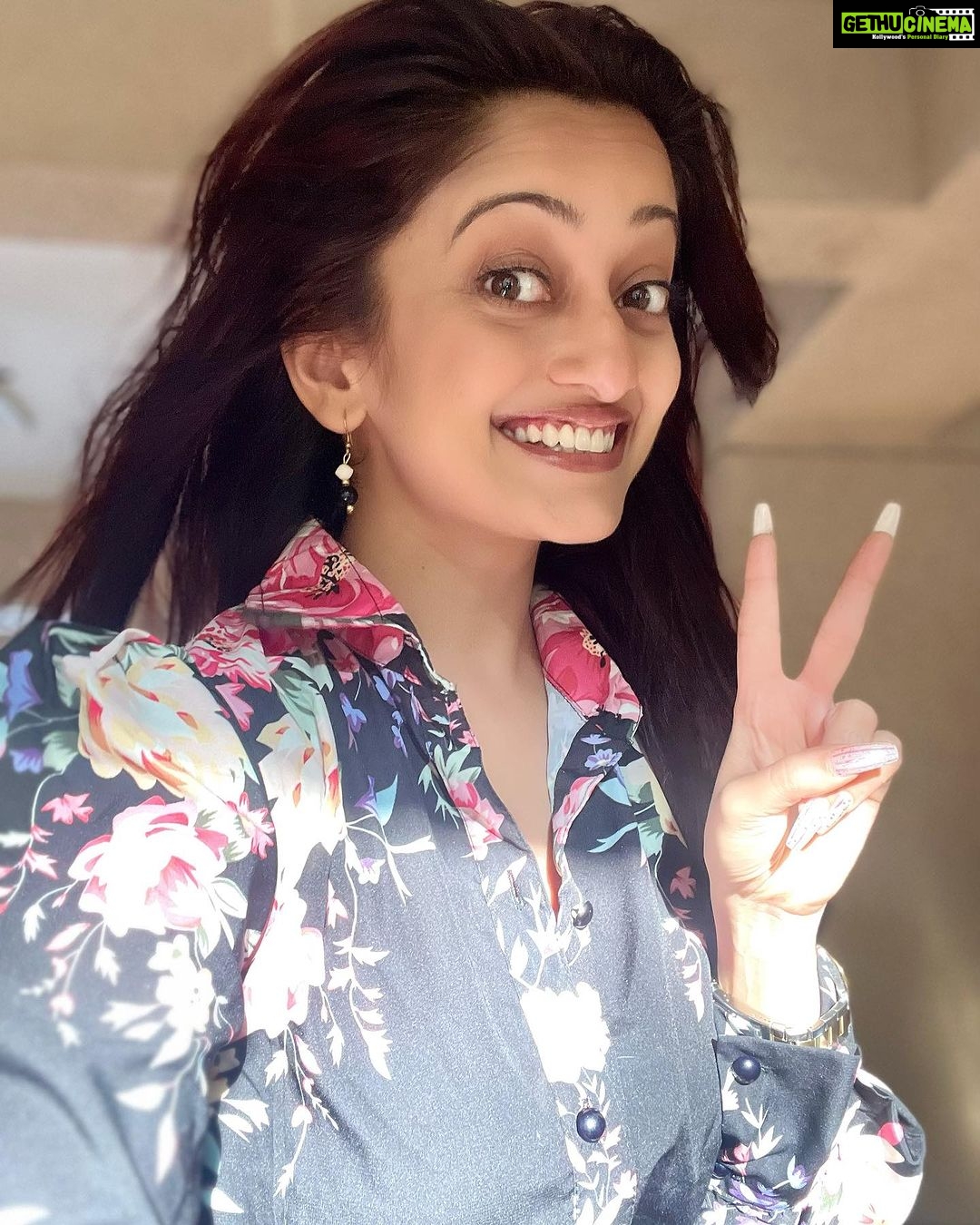 Manasi Naik Instagram - You can spend minutes, hours, days, weeks, or even months over-analyzing a situation; trying to put the pieces together, justifying what could’ve, would’ve happened…OR you can just leave the pieces on the floor and move on…🦄 Kuch der Aur …⏳ Thank you Universe 💫 I will Not Give Up Growing Glowing And Healing ❤️🩹 #ManasiNaik #Actor #Performer #Beingme #OnMyOwn #Beauty #OOTD #fashionstyle #MyStyle #Secret #grattitude #Happy #survivor #Growing #Glowing #WorkingHard #WatchMeGrow #ThankYou #SelfRealisation #survivor #Cultured #Morals #Focused #mentalhealthawareness #MentalPeace #NewDreams #NeverGiveUp #newbeginnings 🧿 #CatMomOf12