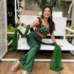 Manasi Naik Instagram - “A witty woman is a treasure; a witty beauty is a power.” ― George Meredith 🫶🏻❤️👸🏻 EXCLUSIVE 🥁 This Festive Season Manasi Naik X Vishakha Satri Go Deep Down In Fashion Couture 👗🫶🏻❤️ Thank You love ❤️ Heartiest Congratulations to Beautiful @vishakhasatri_label__ for Her new collection 🎀🫶🏻 Styled by 🎀 @bharti_gala_makeup_hair_artist 🧸 And PHOTO BOMBED BY ONE ☝🏻 EAR BUD 🤦🏻‍♀️ Thank you Universe 💫 I will Not Give Up Growing Glowing And Healing ❤️‍🩹 #ManasiNaik #Actor #Performer #Beingme #OnMyOwn #Beauty #OOTD #fashionstyle #MyStyle #Secret #grattitude #Happy #survivor #Growing #Glowing #WorkingHard #WatchMeGrow #ThankYou #SelfRealisation #survivor #Cultured #Morals #Focused #mentalhealthawareness #MentalPeace #NewDreams #NeverGiveUp #newbeginnings 🧿 #CatMomOf12