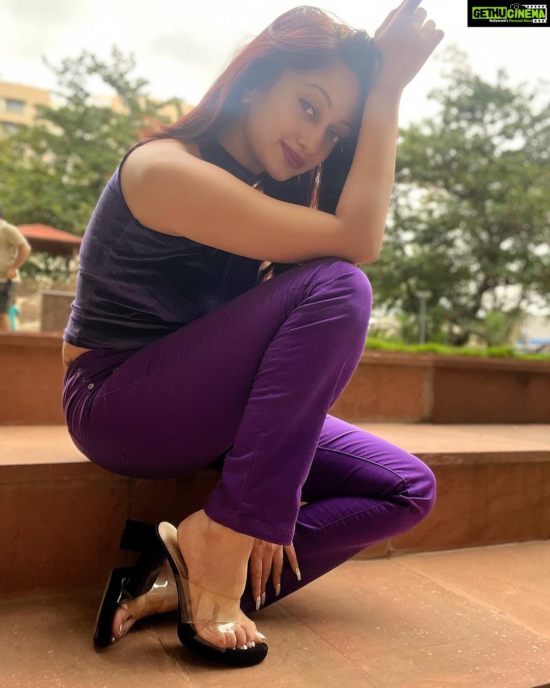 Manasi Naik Instagram - 🟣Standards : HIGH Focus : SHARP Confidence : ON Self-Doubt : OFF Gratitude : ON Future : BRIGHT AF 🟣 Thank you Universe 💫 I will Not Give Up Growing Glowing And Healing ❤️🩹 #ManasiNaik #Actor #Performer #Beingme #OnMyOwn #Beauty #OOTD #fashionstyle #MyStyle #Secret #grattitude #Happy #survivor #Growing #Glowing #WorkingHard #WatchMeGrow #ThankYou #SelfRealisation #survivor #Cultured #Morals #Focused #mentalhealthawareness #MentalPeace #NewDreams #NeverGiveUp #newbeginnings 🧿 #CatMomOf12