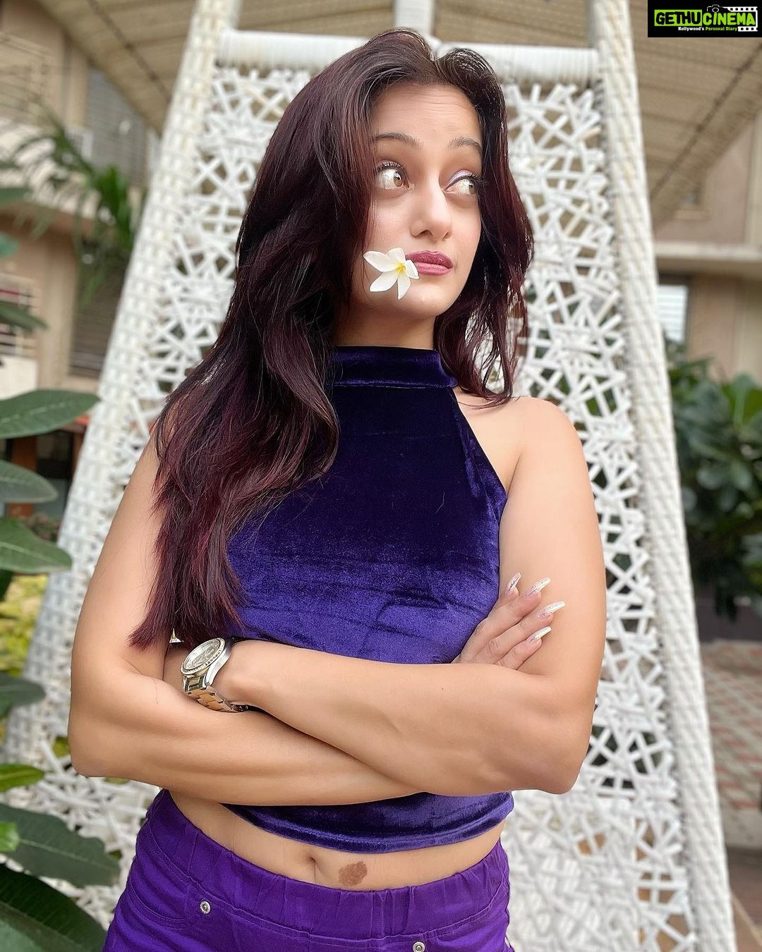 Manasi Naik Instagram - 🟣Standards : HIGH Focus : SHARP Confidence : ON Self-Doubt : OFF Gratitude : ON Future : BRIGHT AF 🟣 Thank you Universe 💫 I will Not Give Up Growing Glowing And Healing ❤️🩹 #ManasiNaik #Actor #Performer #Beingme #OnMyOwn #Beauty #OOTD #fashionstyle #MyStyle #Secret #grattitude #Happy #survivor #Growing #Glowing #WorkingHard #WatchMeGrow #ThankYou #SelfRealisation #survivor #Cultured #Morals #Focused #mentalhealthawareness #MentalPeace #NewDreams #NeverGiveUp #newbeginnings 🧿 #CatMomOf12
