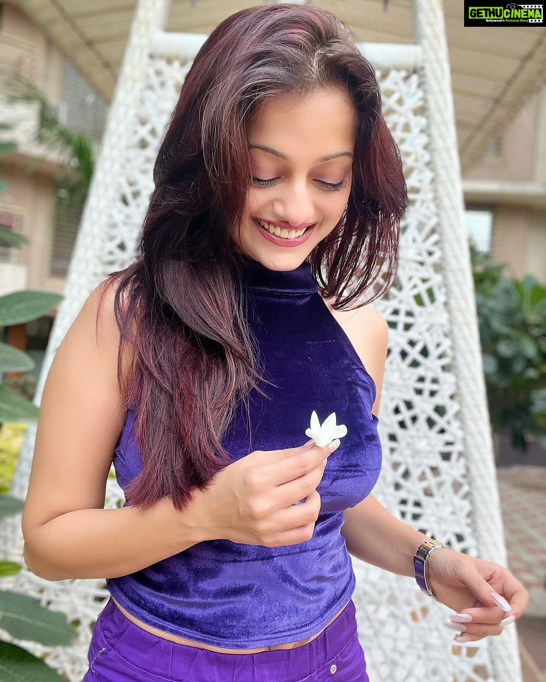 Manasi Naik Instagram - 🟣Standards : HIGH Focus : SHARP Confidence : ON Self-Doubt : OFF Gratitude : ON Future : BRIGHT AF 🟣 Thank you Universe 💫 I will Not Give Up Growing Glowing And Healing ❤️🩹 #ManasiNaik #Actor #Performer #Beingme #OnMyOwn #Beauty #OOTD #fashionstyle #MyStyle #Secret #grattitude #Happy #survivor #Growing #Glowing #WorkingHard #WatchMeGrow #ThankYou #SelfRealisation #survivor #Cultured #Morals #Focused #mentalhealthawareness #MentalPeace #NewDreams #NeverGiveUp #newbeginnings 🧿 #CatMomOf12