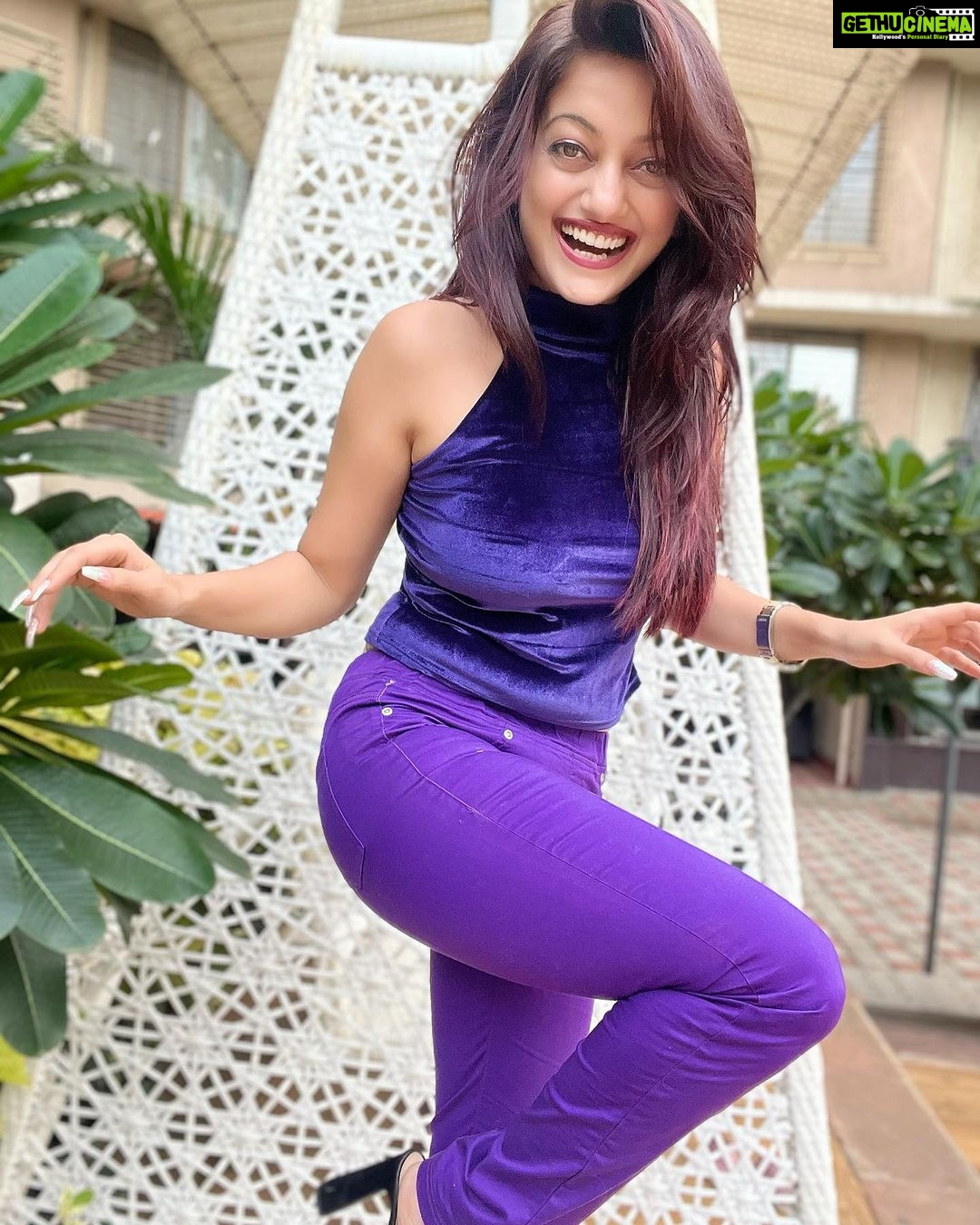 Manasi Naik Instagram - 🟣Standards : HIGH Focus : SHARP Confidence : ON Self-Doubt : OFF Gratitude : ON Future : BRIGHT AF 🟣 Thank you Universe 💫 I will Not Give Up Growing Glowing And Healing ❤️🩹 #ManasiNaik #Actor #Performer #Beingme #OnMyOwn #Beauty #OOTD #fashionstyle #MyStyle #Secret #grattitude #Happy #survivor #Growing #Glowing #WorkingHard #WatchMeGrow #ThankYou #SelfRealisation #survivor #Cultured #Morals #Focused #mentalhealthawareness #MentalPeace #NewDreams #NeverGiveUp #newbeginnings 🧿 #CatMomOf12
