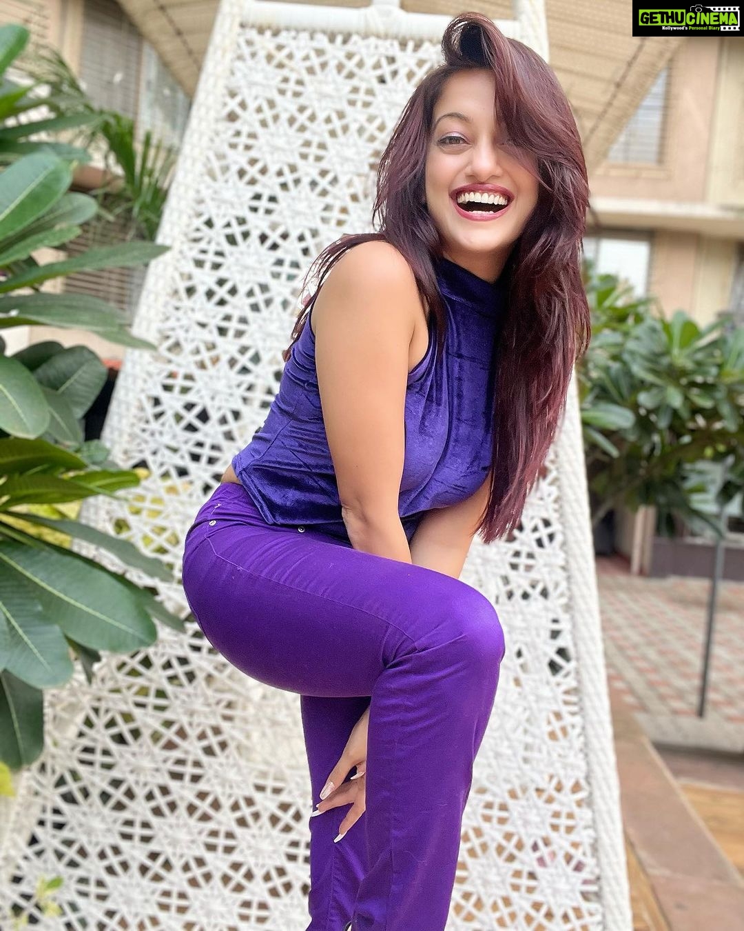 Manasi Naik Instagram - 🟣Standards : HIGH Focus : SHARP Confidence : ON Self-Doubt : OFF Gratitude : ON Future : BRIGHT AF 🟣 Thank you Universe 💫 I will Not Give Up Growing Glowing And Healing ❤️🩹 #ManasiNaik #Actor #Performer #Beingme #OnMyOwn #Beauty #OOTD #fashionstyle #MyStyle #Secret #grattitude #Happy #survivor #Growing #Glowing #WorkingHard #WatchMeGrow #ThankYou #SelfRealisation #survivor #Cultured #Morals #Focused #mentalhealthawareness #MentalPeace #NewDreams #NeverGiveUp #newbeginnings 🧿 #CatMomOf12