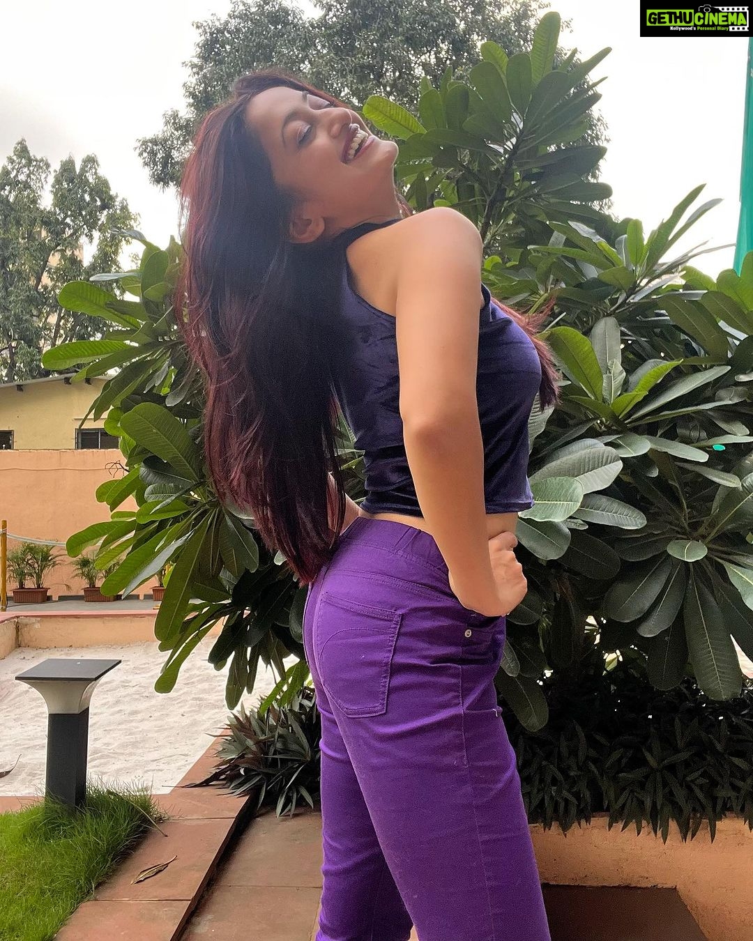 Manasi Naik Instagram - 🟣Standards : HIGH Focus : SHARP Confidence : ON Self-Doubt : OFF Gratitude : ON Future : BRIGHT AF 🟣 Thank you Universe 💫 I will Not Give Up Growing Glowing And Healing ❤️🩹 #ManasiNaik #Actor #Performer #Beingme #OnMyOwn #Beauty #OOTD #fashionstyle #MyStyle #Secret #grattitude #Happy #survivor #Growing #Glowing #WorkingHard #WatchMeGrow #ThankYou #SelfRealisation #survivor #Cultured #Morals #Focused #mentalhealthawareness #MentalPeace #NewDreams #NeverGiveUp #newbeginnings 🧿 #CatMomOf12