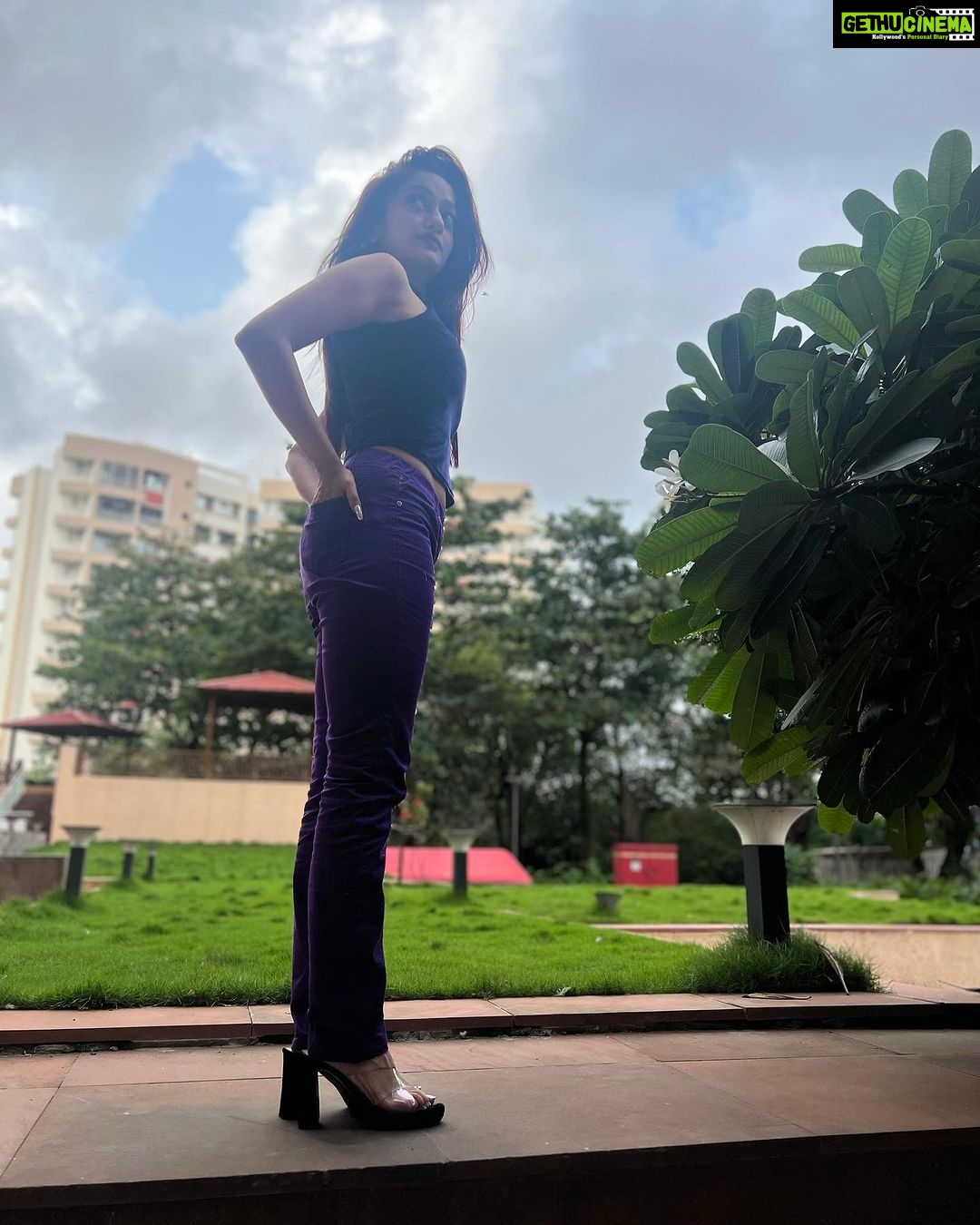 Manasi Naik Instagram - 🟣Standards : HIGH Focus : SHARP Confidence : ON Self-Doubt : OFF Gratitude : ON Future : BRIGHT AF 🟣 Thank you Universe 💫 I will Not Give Up Growing Glowing And Healing ❤️🩹 #ManasiNaik #Actor #Performer #Beingme #OnMyOwn #Beauty #OOTD #fashionstyle #MyStyle #Secret #grattitude #Happy #survivor #Growing #Glowing #WorkingHard #WatchMeGrow #ThankYou #SelfRealisation #survivor #Cultured #Morals #Focused #mentalhealthawareness #MentalPeace #NewDreams #NeverGiveUp #newbeginnings 🧿 #CatMomOf12