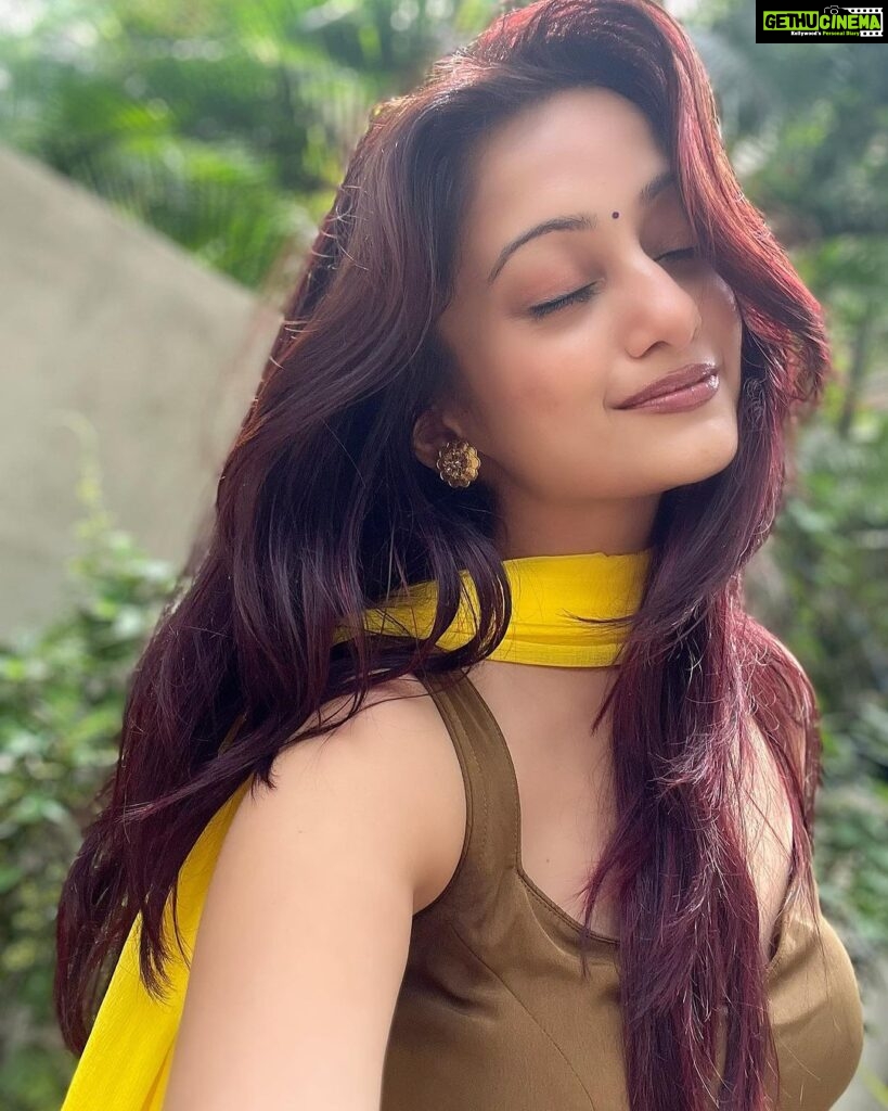 Manasi Naik Instagram - People like me Don’t have people, We are the people that people have…🤌🏻❤️ READ THAT AGAIN 😉! Thank you Universe 💫 I will Not Give Up Growing Glowing And Healing ❤️‍🩹 #ManasiNaik #Actor #Performer #Beingme #OnMyOwn #Beauty #OOTD #fashionstyle #MyStyle #Secret #grattitude #Happy #survivor #Growing #Glowing #WorkingHard #WatchMeGrow #ThankYou #SelfRealisation #survivor #Cultured #Morals #Focused #mentalhealthawareness #MentalPeace #NewDreams #NeverGiveUp #newbeginnings 🧿 #CatMomOf12