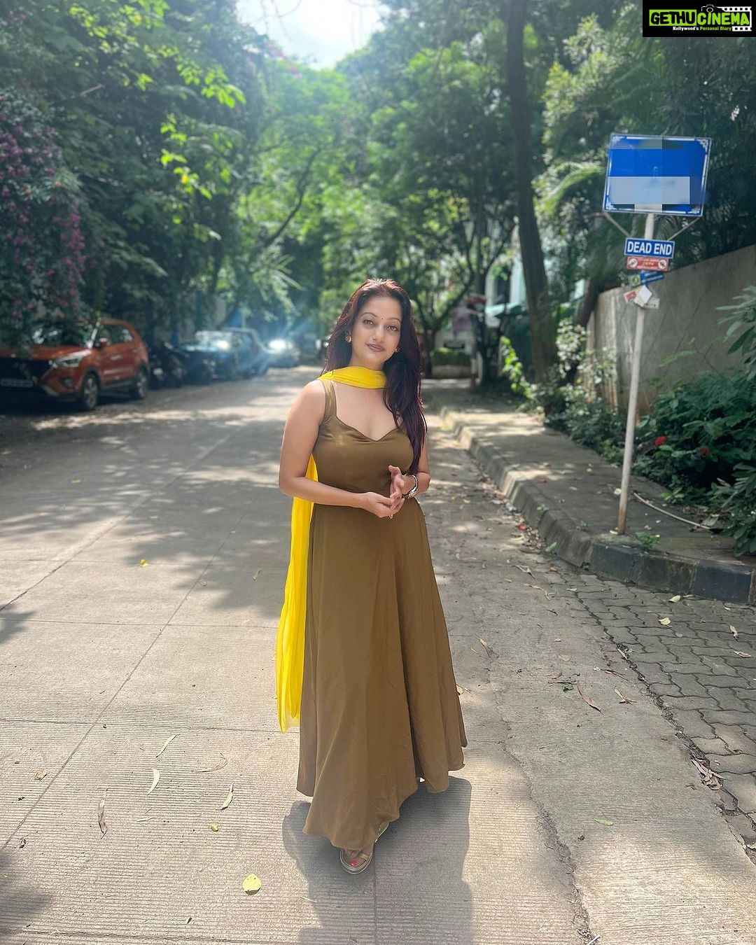 Manasi Naik Instagram - People like me Don’t have people, We are the people that people have…🤌🏻❤️ READ THAT AGAIN 😉! Thank you Universe 💫 I will Not Give Up Growing Glowing And Healing ❤️🩹 #ManasiNaik #Actor #Performer #Beingme #OnMyOwn #Beauty #OOTD #fashionstyle #MyStyle #Secret #grattitude #Happy #survivor #Growing #Glowing #WorkingHard #WatchMeGrow #ThankYou #SelfRealisation #survivor #Cultured #Morals #Focused #mentalhealthawareness #MentalPeace #NewDreams #NeverGiveUp #newbeginnings 🧿 #CatMomOf12
