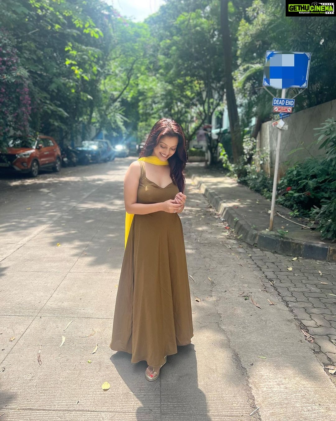 Manasi Naik Instagram - People like me Don’t have people, We are the people that people have…🤌🏻❤️ READ THAT AGAIN 😉! Thank you Universe 💫 I will Not Give Up Growing Glowing And Healing ❤️🩹 #ManasiNaik #Actor #Performer #Beingme #OnMyOwn #Beauty #OOTD #fashionstyle #MyStyle #Secret #grattitude #Happy #survivor #Growing #Glowing #WorkingHard #WatchMeGrow #ThankYou #SelfRealisation #survivor #Cultured #Morals #Focused #mentalhealthawareness #MentalPeace #NewDreams #NeverGiveUp #newbeginnings 🧿 #CatMomOf12