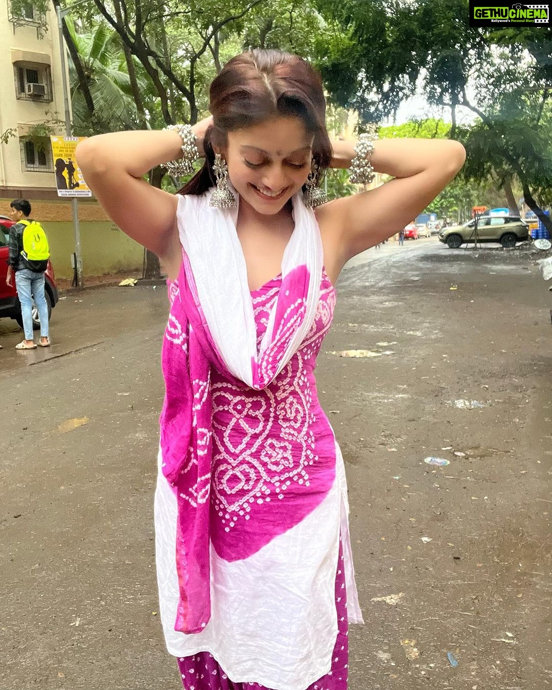 Manasi Naik Instagram - 🌸 Thank you Universe 💫 I will Not Give Up Growing Glowing And Healing ❤️🩹 #ManasiNaik #Actor #Performer #Beingme #OnMyOwn #Beauty #OOTD #fashionstyle #MyStyle #Secret #grattitude #Happy #survivor #Growing #Glowing #WorkingHard #WatchMeGrow #ThankYou #SelfRealisation #survivor #Cultured #Morals #Focused #mentalhealthawareness #MentalPeace #NewDreams #NeverGiveUp #newbeginnings 🧿 #CatMomOf12