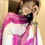 Manasi Naik Instagram - 🌸 Thank you Universe 💫 I will Not Give Up Growing Glowing And Healing ❤️‍🩹 #ManasiNaik #Actor #Performer #Beingme #OnMyOwn #Beauty #OOTD #fashionstyle #MyStyle #Secret #grattitude #Happy #survivor #Growing #Glowing #WorkingHard #WatchMeGrow #ThankYou #SelfRealisation #survivor #Cultured #Morals #Focused #mentalhealthawareness #MentalPeace #NewDreams #NeverGiveUp #newbeginnings 🧿 #CatMomOf12