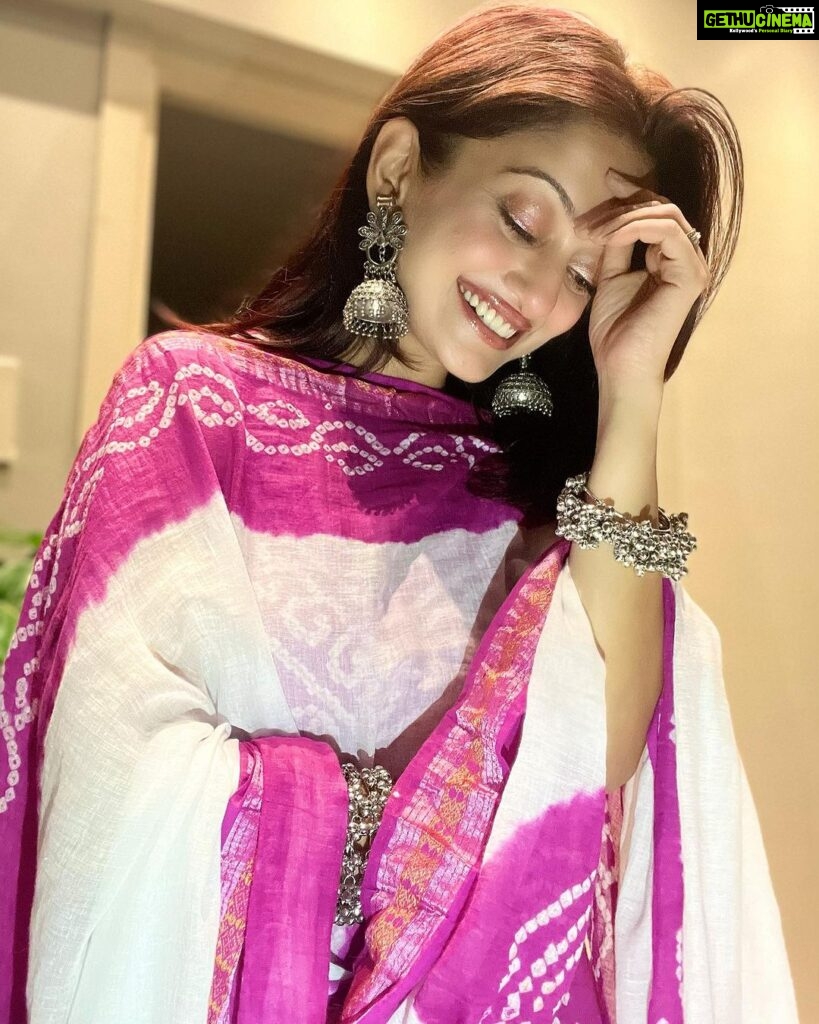 Manasi Naik Instagram - 🌸 Thank you Universe 💫 I will Not Give Up Growing Glowing And Healing ❤️‍🩹 #ManasiNaik #Actor #Performer #Beingme #OnMyOwn #Beauty #OOTD #fashionstyle #MyStyle #Secret #grattitude #Happy #survivor #Growing #Glowing #WorkingHard #WatchMeGrow #ThankYou #SelfRealisation #survivor #Cultured #Morals #Focused #mentalhealthawareness #MentalPeace #NewDreams #NeverGiveUp #newbeginnings 🧿 #CatMomOf12