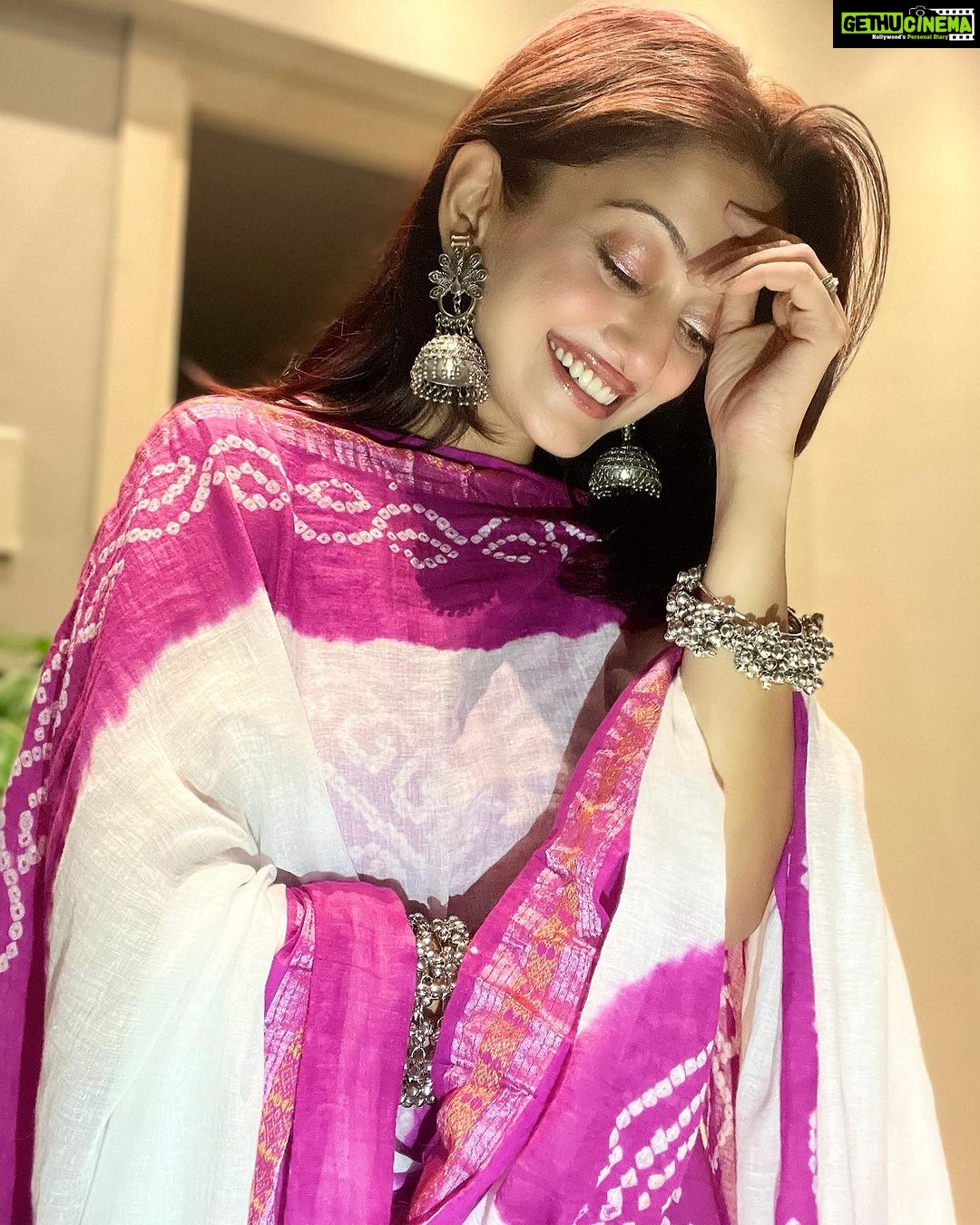 Manasi Naik Instagram - 🌸 Thank you Universe 💫 I will Not Give Up Growing Glowing And Healing ❤️🩹 #ManasiNaik #Actor #Performer #Beingme #OnMyOwn #Beauty #OOTD #fashionstyle #MyStyle #Secret #grattitude #Happy #survivor #Growing #Glowing #WorkingHard #WatchMeGrow #ThankYou #SelfRealisation #survivor #Cultured #Morals #Focused #mentalhealthawareness #MentalPeace #NewDreams #NeverGiveUp #newbeginnings 🧿 #CatMomOf12