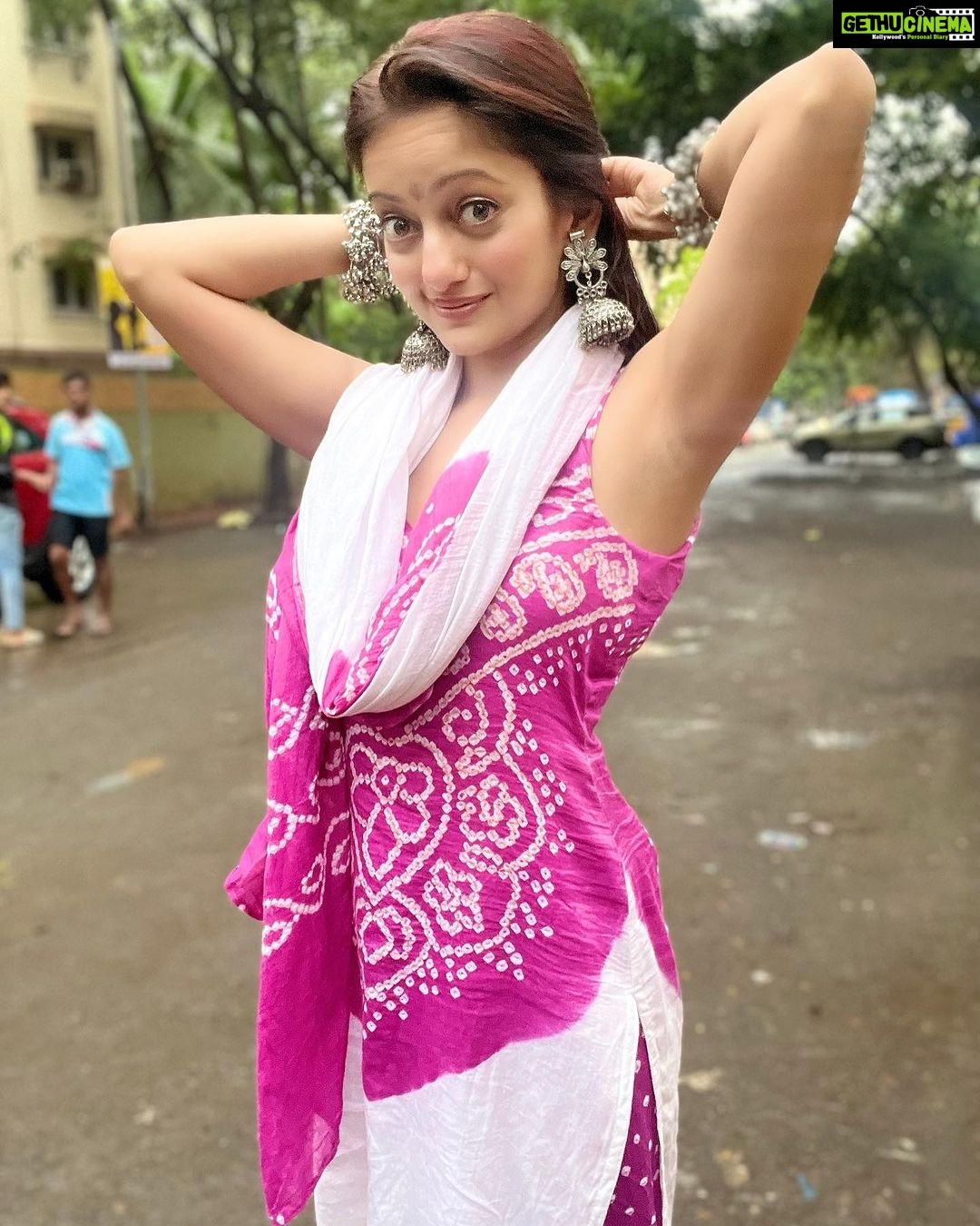Manasi Naik Instagram - 🌸 Thank you Universe 💫 I will Not Give Up Growing Glowing And Healing ❤️🩹 #ManasiNaik #Actor #Performer #Beingme #OnMyOwn #Beauty #OOTD #fashionstyle #MyStyle #Secret #grattitude #Happy #survivor #Growing #Glowing #WorkingHard #WatchMeGrow #ThankYou #SelfRealisation #survivor #Cultured #Morals #Focused #mentalhealthawareness #MentalPeace #NewDreams #NeverGiveUp #newbeginnings 🧿 #CatMomOf12