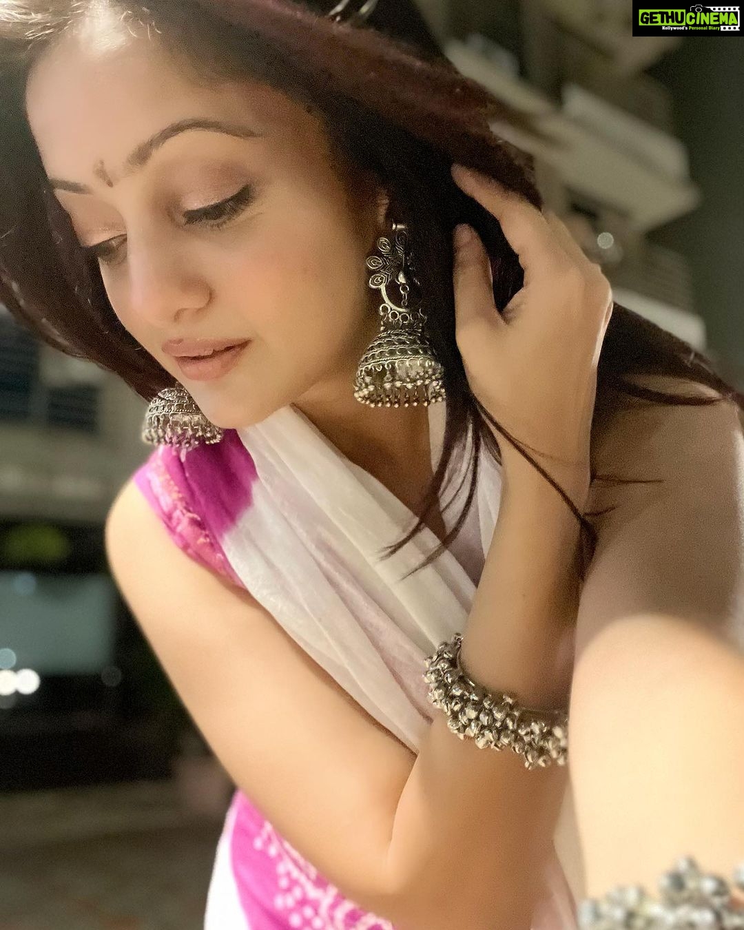 Manasi Naik Instagram - 🌸 Thank you Universe 💫 I will Not Give Up Growing Glowing And Healing ❤️🩹 #ManasiNaik #Actor #Performer #Beingme #OnMyOwn #Beauty #OOTD #fashionstyle #MyStyle #Secret #grattitude #Happy #survivor #Growing #Glowing #WorkingHard #WatchMeGrow #ThankYou #SelfRealisation #survivor #Cultured #Morals #Focused #mentalhealthawareness #MentalPeace #NewDreams #NeverGiveUp #newbeginnings 🧿 #CatMomOf12