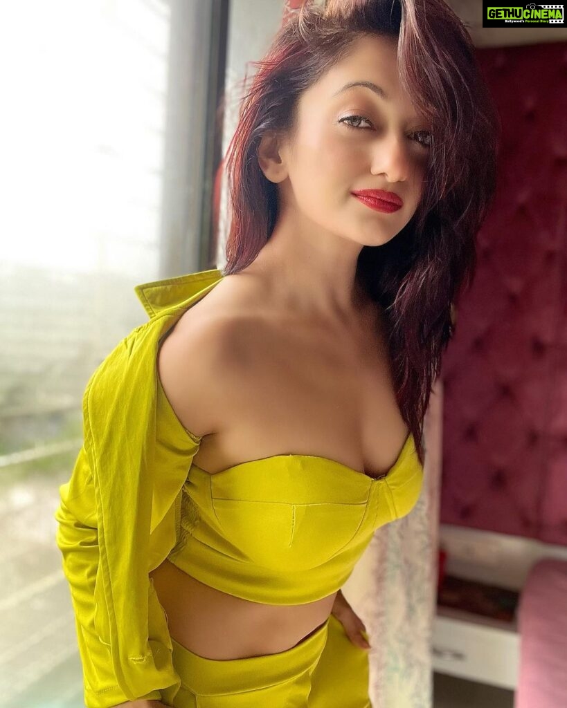 Manasi Naik Instagram - WORK while they sleep 😴 LEARN while they Party 🎉 SAVE while they spend 💰 LIVE like They Dream 💭🤣🤙🏻 This…Coming Soon 🍀🫶🏻🎬 The clock is ticking…🍀 Kuch der Aur⏳ Thank you Universe 💫 I will Not Give Up Growing Glowing And Healing ❤️‍🩹 #ManasiNaik #Actor #Performer #Beingme #OnMyOwn #Beauty #OOTD #fashionstyle #MyStyle #Secret #grattitude #Happy #survivor #Growing #Glowing #WorkingHard #WatchMeGrow #ThankYou #SelfRealisation #survivor #Cultured #Morals #Focused #mentalhealthawareness #MentalPeace #NewDreams #NeverGiveUp #newbeginnings 🧿 #CatMomOf12