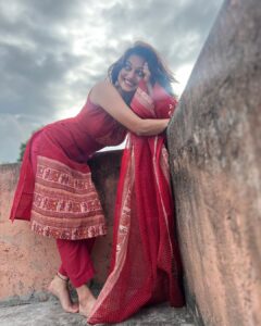 Manasi Naik Instagram - I’m a Very very Boring Baby !
All I do is Work Hard,Make Money  And Come Home 🏡❤️🫶🏻

Kuch Der Aur…☔️

Thank you Universe 💫
I will Not Give Up 
Growing Glowing And Healing ❤️‍🩹 

#ManasiNaik #Actor #Performer #Beingme  #OnMyOwn #Beauty #OOTD  #fashionstyle #MyStyle #Secret #grattitude #Happy #survivor #Growing #Glowing #WorkingHard #WatchMeGrow #ThankYou #SelfRealisation #survivor #Cultured #Morals #Focused #mentalhealthawareness #MentalPeace  #NewDreams #NeverGiveUp #newbeginnings 🧿 #CatMomOf12