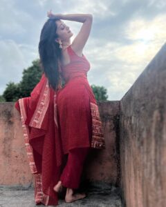 Manasi Naik Instagram - I’m a Very very Boring Baby !
All I do is Work Hard,Make Money  And Come Home 🏡❤️🫶🏻

Kuch Der Aur…☔️

Thank you Universe 💫
I will Not Give Up 
Growing Glowing And Healing ❤️‍🩹 

#ManasiNaik #Actor #Performer #Beingme  #OnMyOwn #Beauty #OOTD  #fashionstyle #MyStyle #Secret #grattitude #Happy #survivor #Growing #Glowing #WorkingHard #WatchMeGrow #ThankYou #SelfRealisation #survivor #Cultured #Morals #Focused #mentalhealthawareness #MentalPeace  #NewDreams #NeverGiveUp #newbeginnings 🧿 #CatMomOf12