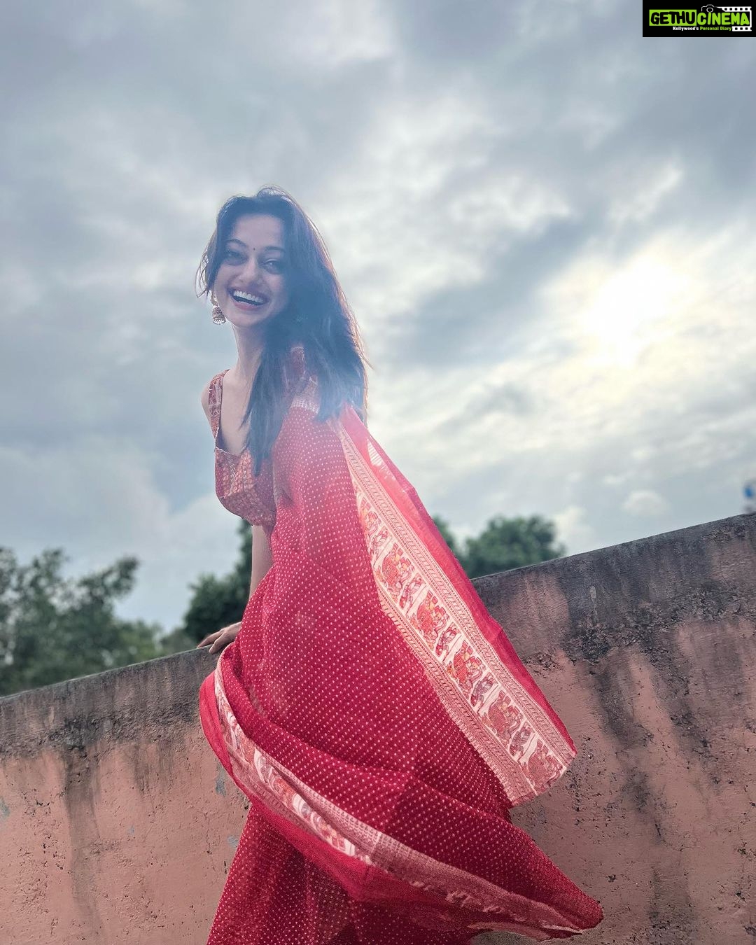 Manasi Naik - 43.3K Likes - I’m a Very very Boring Baby !
All I do is Work Hard,Make Money And Come Home 🏡❤️🫶🏻
Kuch Der Aur…☔️
Thank you Universe 💫
I will Not Give Up
Growing Glowing And Healing ❤️🩹
#ManasiNaik #Actor #Performer #Beingme #OnMyOwn #Beauty #OOTD #fashionstyle #MyStyle #Secret #grattitude #Happy #survivor #Growing #Glowing #WorkingHard #WatchMeGrow #ThankYou #SelfRealisation #survivor #Cultured #Morals #Focused #mentalhealthawareness #MentalPeace #NewDreams #NeverGiveUp #newbeginnings 🧿 #CatMomOf12
