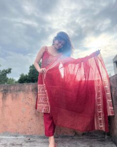 Manasi Naik Instagram - I’m a Very very Boring Baby !
All I do is Work Hard,Make Money  And Come Home 🏡❤️🫶🏻

Kuch Der Aur…☔️

Thank you Universe 💫
I will Not Give Up 
Growing Glowing And Healing ❤️‍🩹 

#ManasiNaik #Actor #Performer #Beingme  #OnMyOwn #Beauty #OOTD  #fashionstyle #MyStyle #Secret #grattitude #Happy #survivor #Growing #Glowing #WorkingHard #WatchMeGrow #ThankYou #SelfRealisation #survivor #Cultured #Morals #Focused #mentalhealthawareness #MentalPeace  #NewDreams #NeverGiveUp #newbeginnings 🧿 #CatMomOf12