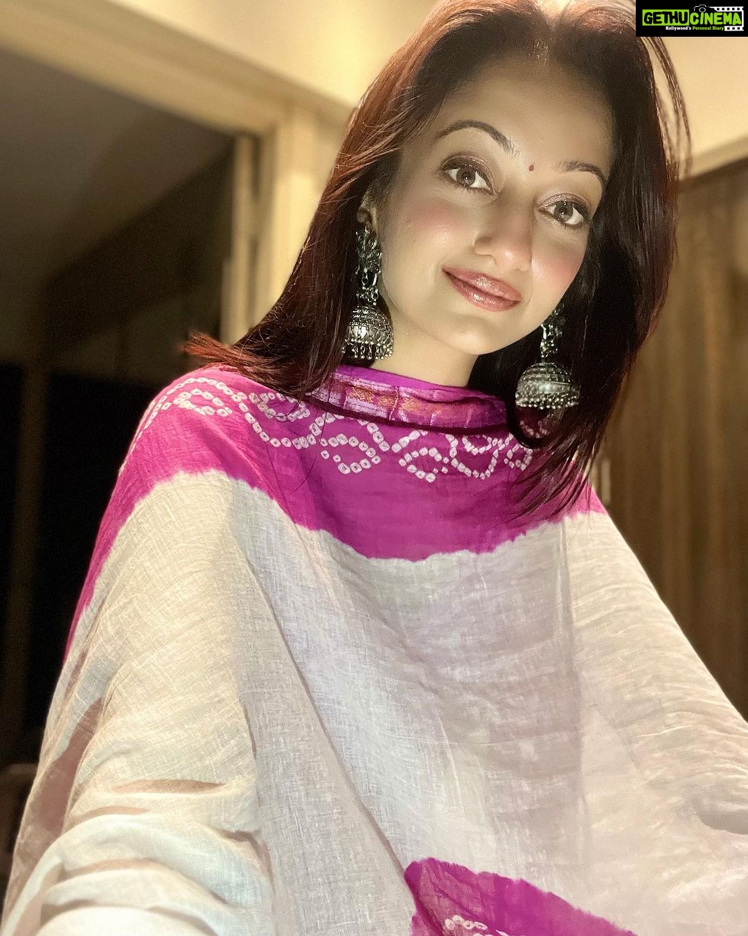 Manasi Naik Instagram - 🌸 Thank you Universe 💫 I will Not Give Up Growing Glowing And Healing ❤️🩹 #ManasiNaik #Actor #Performer #Beingme #OnMyOwn #Beauty #OOTD #fashionstyle #MyStyle #Secret #grattitude #Happy #survivor #Growing #Glowing #WorkingHard #WatchMeGrow #ThankYou #SelfRealisation #survivor #Cultured #Morals #Focused #mentalhealthawareness #MentalPeace #NewDreams #NeverGiveUp #newbeginnings 🧿 #CatMomOf12