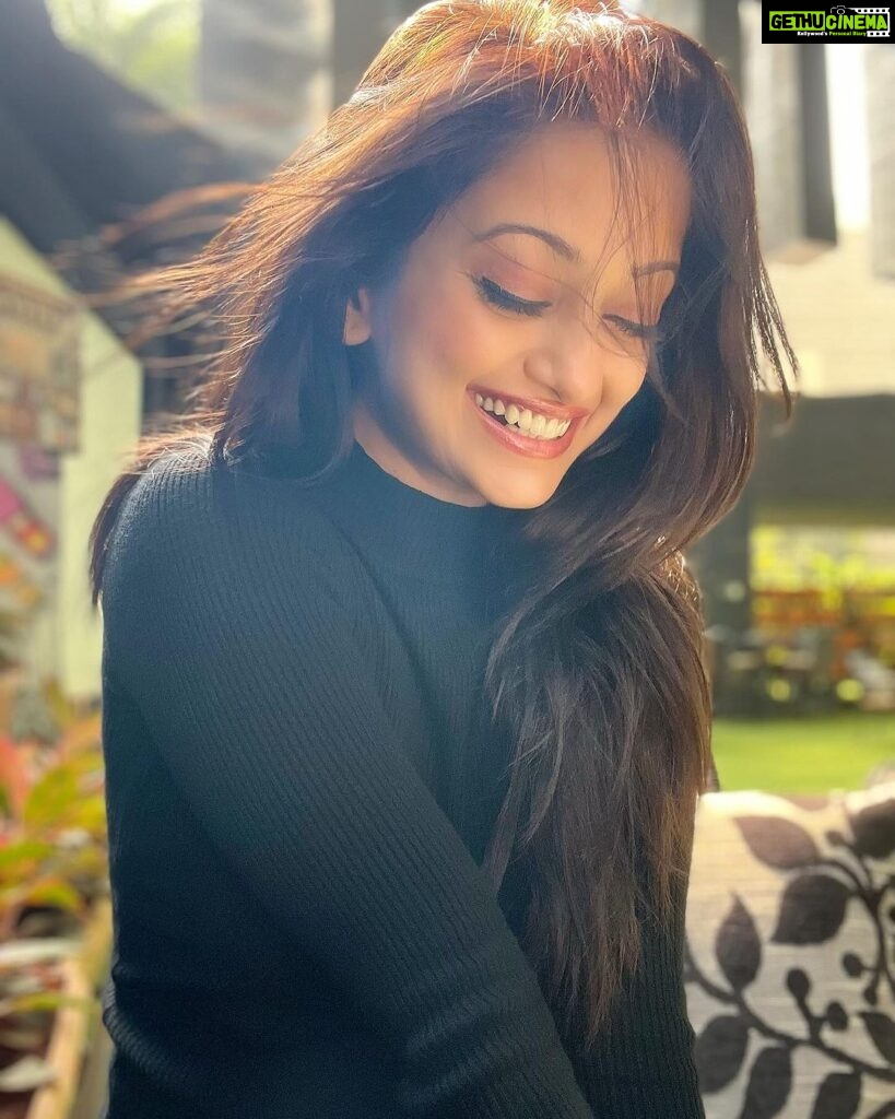 Manasi Naik Instagram - ✨ Thank you Universe 💫 I will Not Give Up Growing Glowing And Healing ❤️‍🩹 #ManasiNaik #Actor #Performer #Beingme #OnMyOwn #Beauty #OOTD #fashionstyle #MyStyle #Secret #grattitude #Happy #survivor #Growing #Glowing #WorkingHard #WatchMeGrow #ThankYou #SelfRealisation #survivor #Cultured #Morals #Focused #mentalhealthawareness #MentalPeace #NewDreams #NeverGiveUp #newbeginnings 🧿 #CatMomOf12