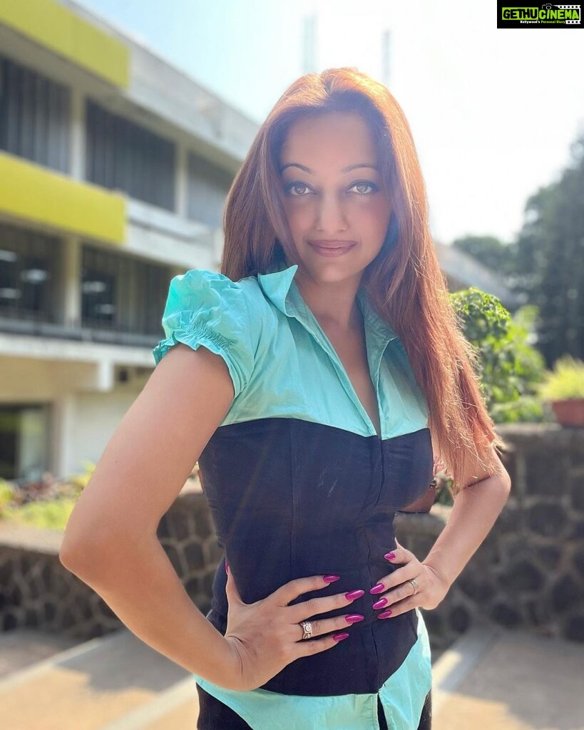 Manasi Naik Instagram - There comes A day when you realise Turning the page is THE BEST FEELING IN THE WORLD because you realise there’s sooo much more to the book than the page you were STUCK ON 🏌🏻‍♂️ Kuch Der Aur…⏳ Thank you Universe 💫 I will Not Give Up Growing Glowing And Healing ❤️‍🩹 #ManasiNaik #Actor #Performer #Beingme #OnMyOwn #Beauty #OOTD #fashionstyle #MyStyle #Secret #grattitude #Happy #survivor #Growing #Glowing #WorkingHard #WatchMeGrow #ThankYou #SelfRealisation #survivor #Cultured #Morals #Focused #mentalhealthawareness #MentalPeace #NewDreams #NeverGiveUp #newbeginnings 🧿 #CatMomOf12