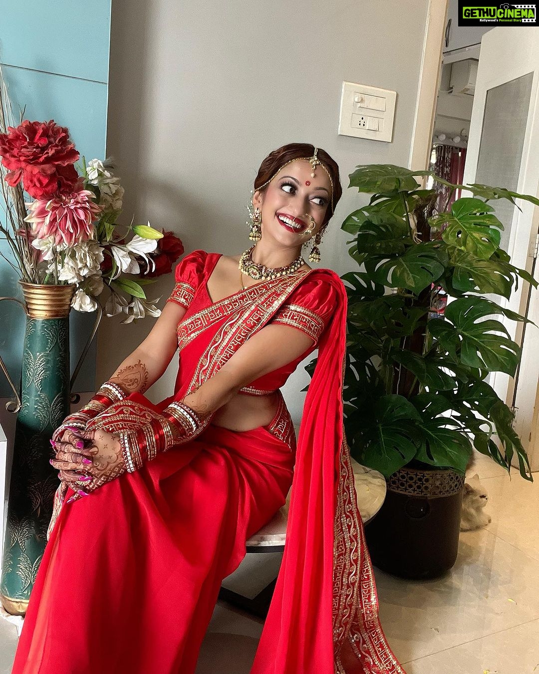 Manasi Naik Instagram - Karva Chauth Look 2023🌚🫶🏻 🙏🏻भगवान शिव और देवी पार्वती का आशीर्वाद आपके विवाह में प्रेम और खुशियाँ लाए.❤️ करवा चौथ के इस शुभ दिन पर व्रत रखने वाली सभी महिला दोस्तों को हार्दिक शुभकामनाएं! आपकी सभी आशाएँ और सपने सच हों…❤️🫶🏻 Happy Karwa Chauth To all who are Madly, Deeply and Truly in Love 🥰 Mehandi by 🌚 @hema_henna_artstudio Saree by 🌚 @surat_fashion_hub_24_ Styled by 🌚 @bharti_gala_makeup_hair_artist Thank you Universe 💫 I will Not Give Up Growing Glowing And Healing ❤️🩹 #ManasiNaik #Actor #Performer #Beingme #OnMyOwn #Beauty #OOTD #fashionstyle #MyStyle #Secret #grattitude #Happy #survivor #Growing #Glowing #WorkingHard #WatchMeGrow #ThankYou #SelfRealisation #survivor #Cultured #Morals #Focused #mentalhealthawareness #MentalPeace #NewDreams #NeverGiveUp #newbeginnings 🧿 #CatMomOf12