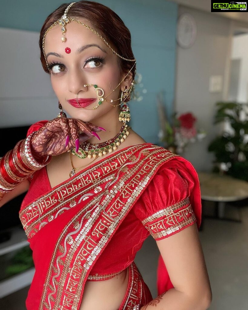 Manasi Naik Instagram - Karva Chauth Look 2023🌚🫶🏻 🙏🏻भगवान शिव और देवी पार्वती का आशीर्वाद आपके विवाह में प्रेम और खुशियाँ लाए.❤️ करवा चौथ के इस शुभ दिन पर व्रत रखने वाली सभी महिला दोस्तों को हार्दिक शुभकामनाएं! आपकी सभी आशाएँ और सपने सच हों…❤️🫶🏻 Happy Karwa Chauth To all who are Madly, Deeply and Truly in Love 🥰 Mehandi by 🌚 @hema_henna_artstudio Saree by 🌚 @surat_fashion_hub_24_ Styled by 🌚 @bharti_gala_makeup_hair_artist Thank you Universe 💫 I will Not Give Up Growing Glowing And Healing ❤️‍🩹 #ManasiNaik #Actor #Performer #Beingme #OnMyOwn #Beauty #OOTD #fashionstyle #MyStyle #Secret #grattitude #Happy #survivor #Growing #Glowing #WorkingHard #WatchMeGrow #ThankYou #SelfRealisation #survivor #Cultured #Morals #Focused #mentalhealthawareness #MentalPeace #NewDreams #NeverGiveUp #newbeginnings 🧿 #CatMomOf12