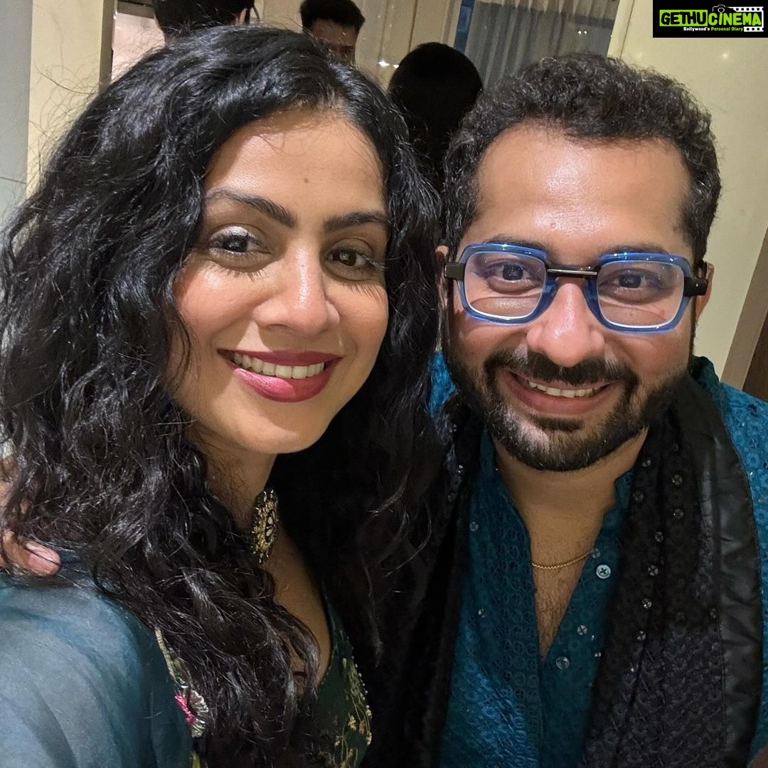 Manasi Parekh Instagram - નુતન વર્ષા અભિનંદન 🤝 What a partayyyy!!! Thanks @esharkansara and @musicwaala for a banger of a time! Saal mubarak everybody! To happiness, love, positivity and friendship always ♥️ #diwali #newyear @vyomanandi @pratikgandhiofficial @bhaminioza @punit.j.g @viral2886 @dharmesh64 @surabhijaverivyas @vaidyanisarg @ankitaadeshra @bagchi_mb @director_vipul_mehta