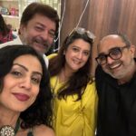 Manasi Parekh Instagram - નુતન વર્ષા અભિનંદન 🤝 What a partayyyy!!! Thanks @esharkansara and @musicwaala for a banger of a time! Saal mubarak everybody! To happiness, love, positivity and friendship always ♥️ #diwali #newyear @vyomanandi @pratikgandhiofficial @bhaminioza @punit.j.g @viral2886 @dharmesh64 @surabhijaverivyas @vaidyanisarg @ankitaadeshra @bagchi_mb @director_vipul_mehta