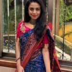 Manasi Parekh Instagram - How I love Diwali 🧨🎇 😍 The Patola sari @gauridighe 🤌🏼🤌🏼 Inaugurated my new #iphone15promax with these pics by @parvathy_naveen Home Sweet Home